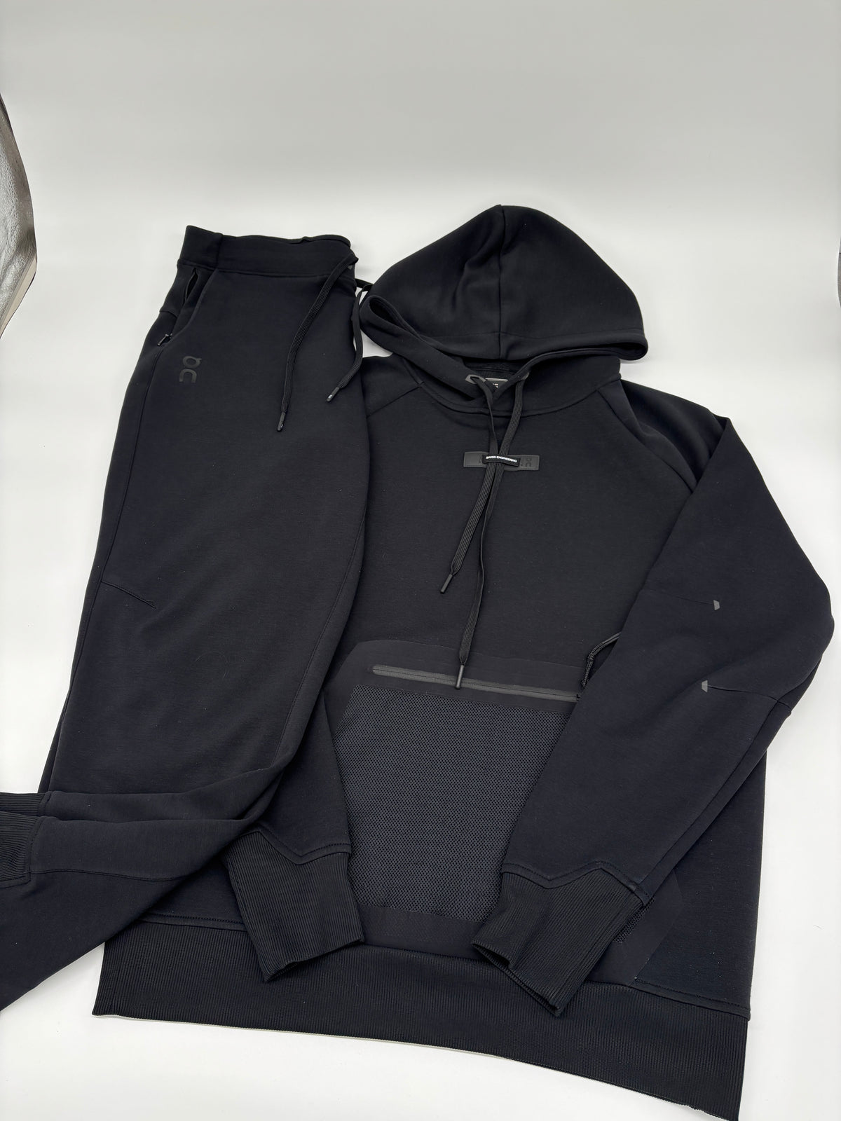 ON RUNNING TRACKSUIT