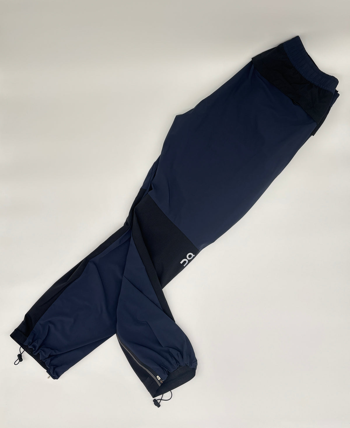ON RUNNING TRACK PANTS