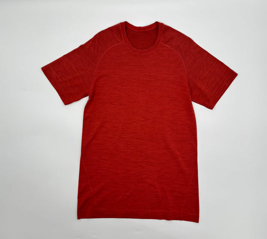 LULULEMON T-SHIRT