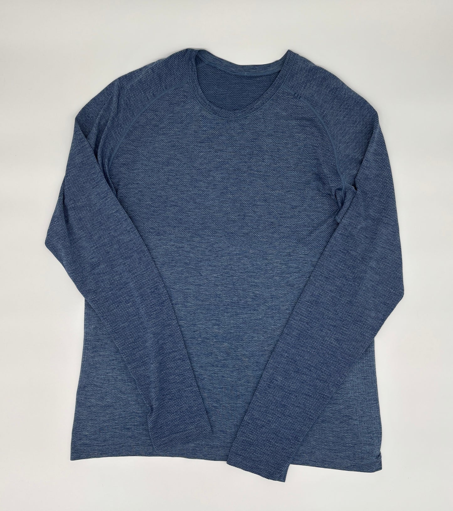LULULEMON LONG SLEEVED T-SHIRT