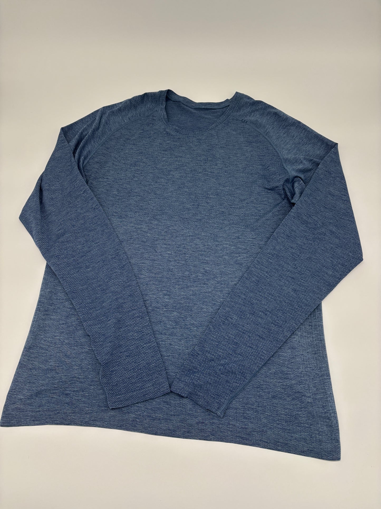 LULULEMON LONG SLEEVED T-SHIRT