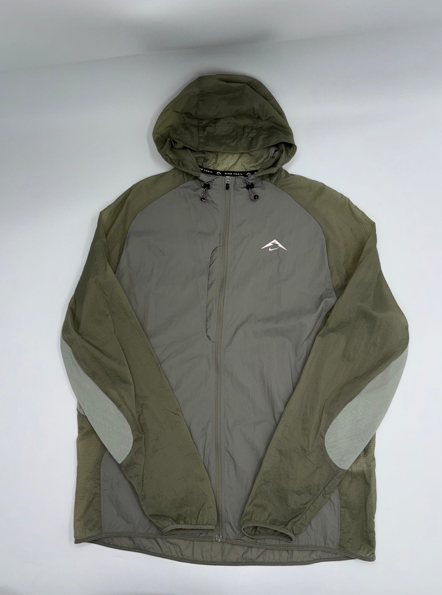 NIKE TRAIL JACKET