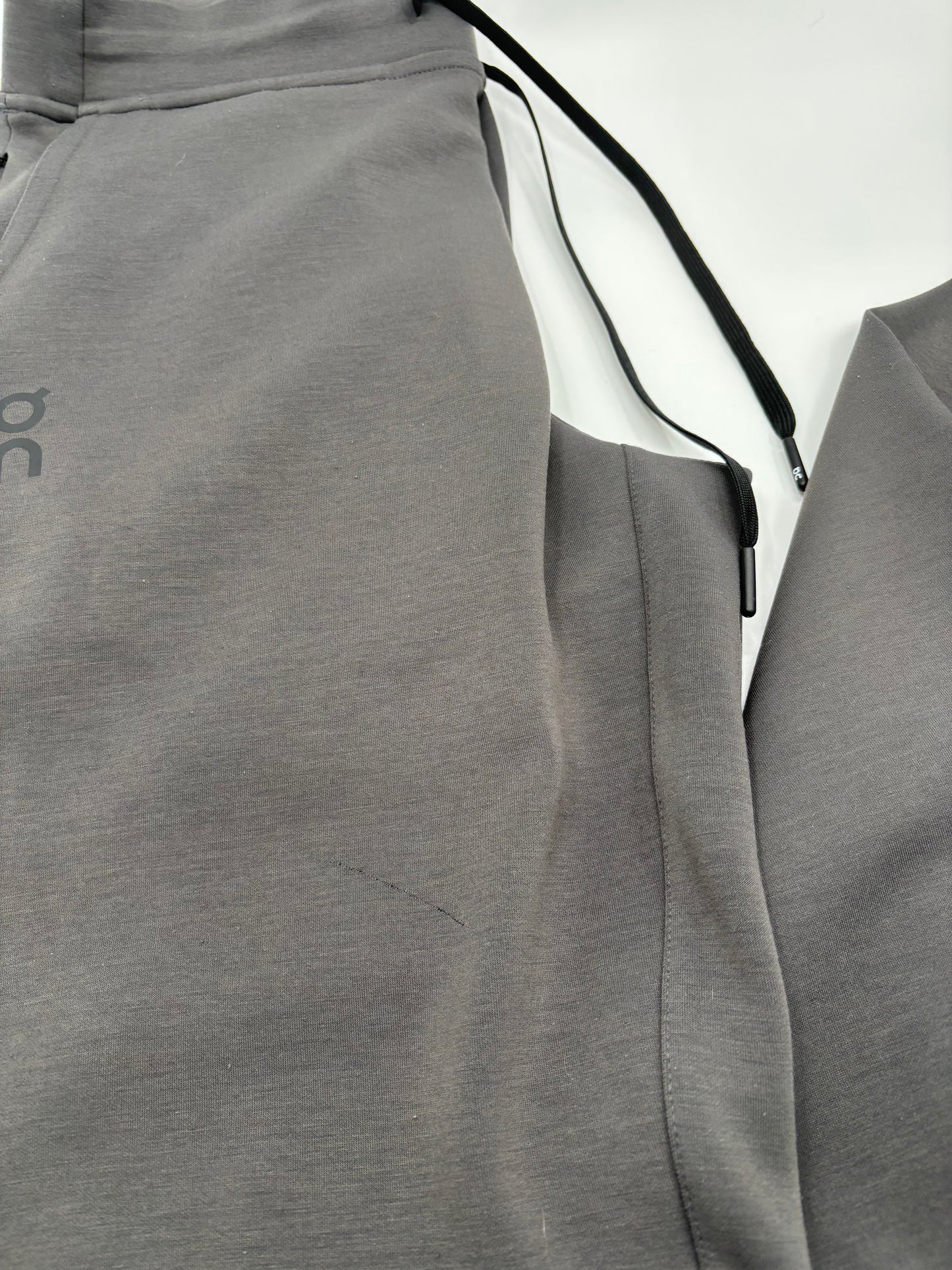 ON RUNNING TRACKSUIT