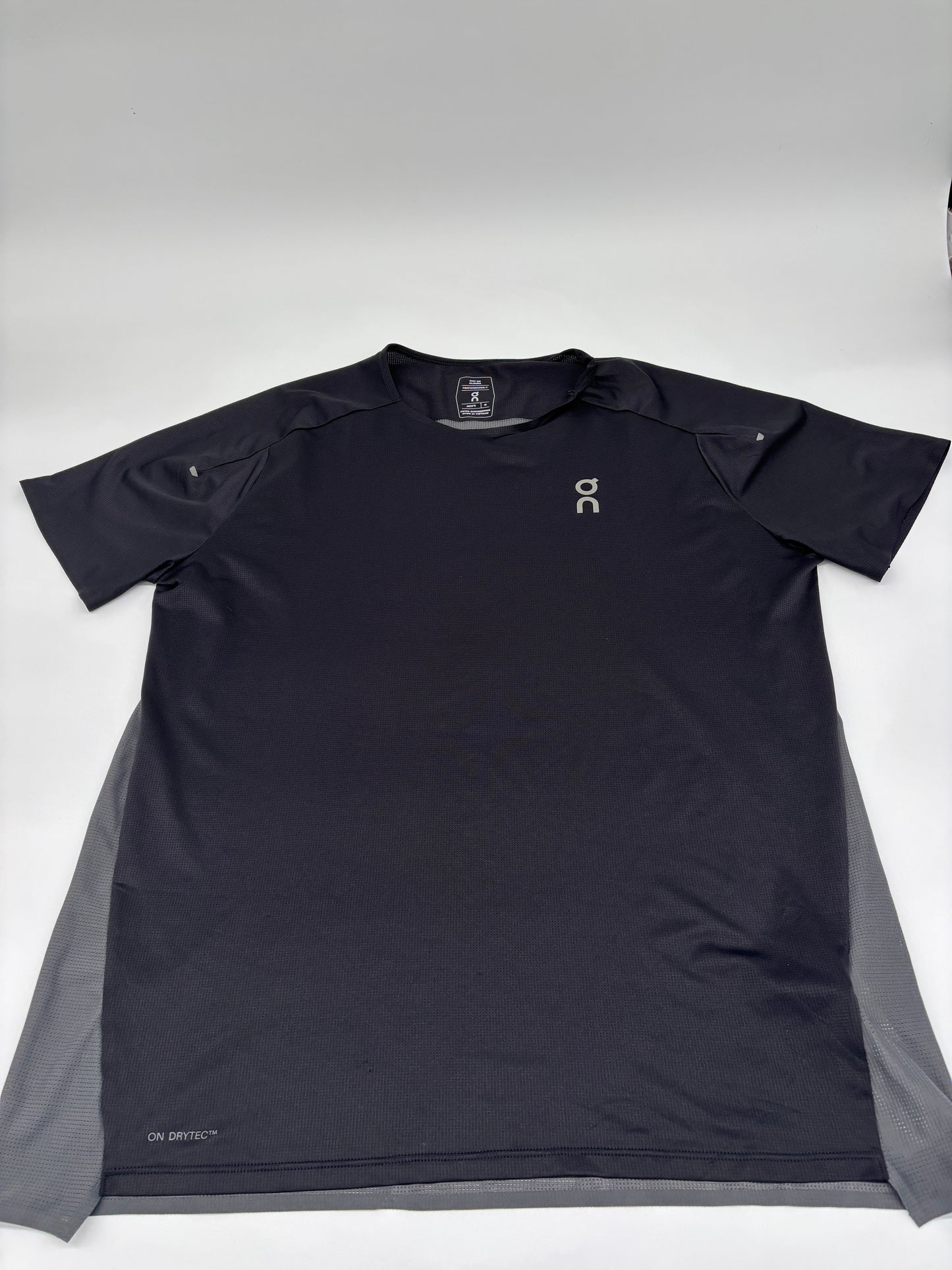 ON RUNNING T-SHIRT