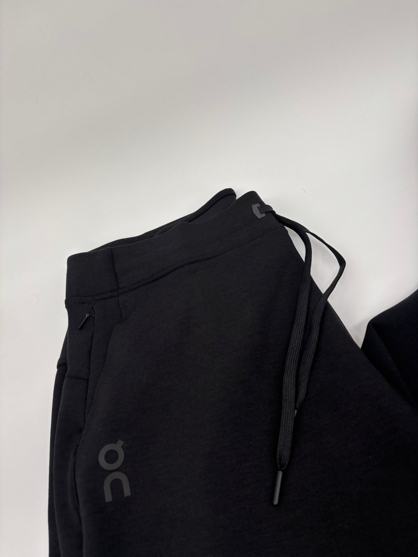 ON RUNNING TRACKSUIT