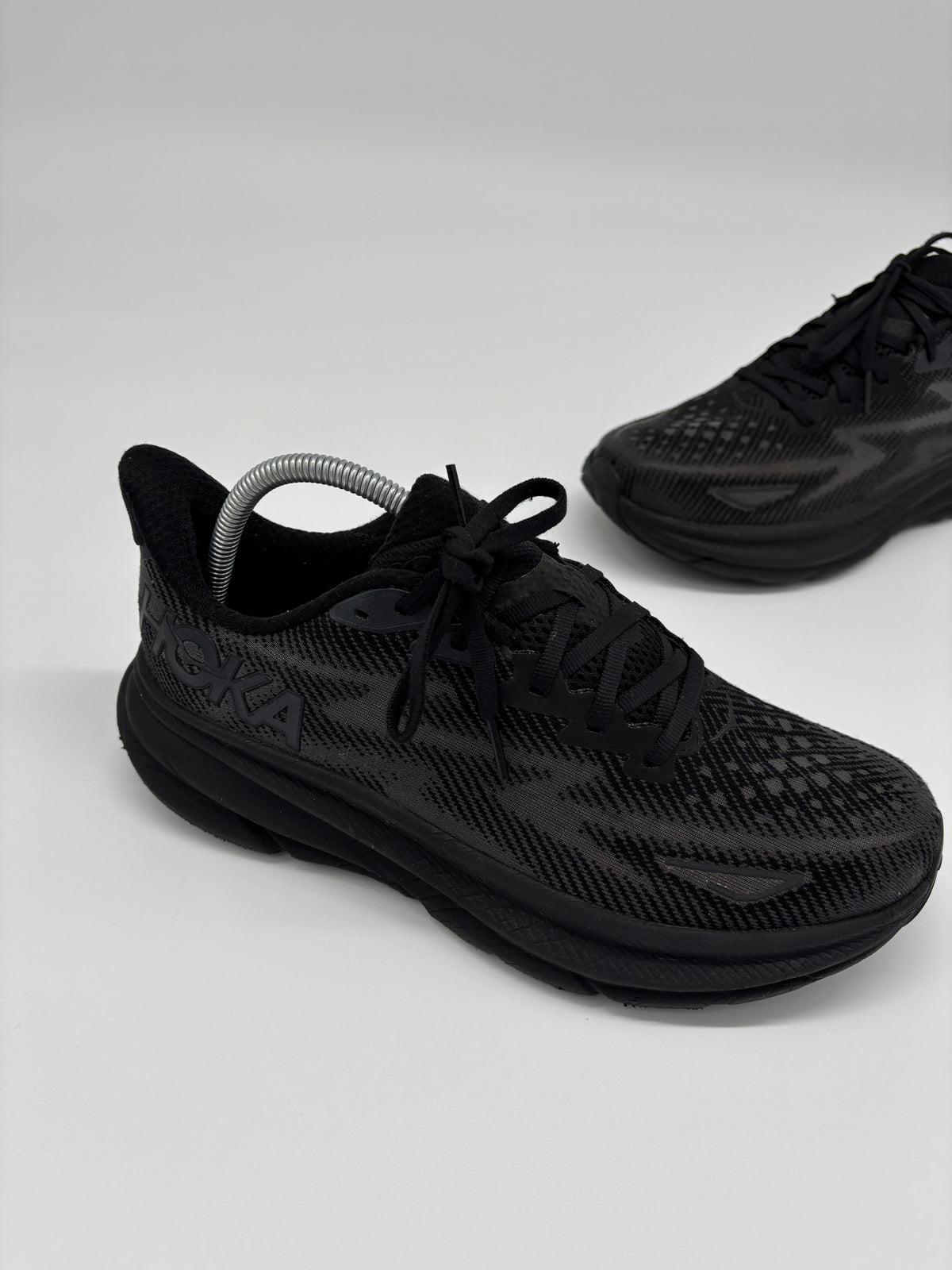 HOKA TRAINERS