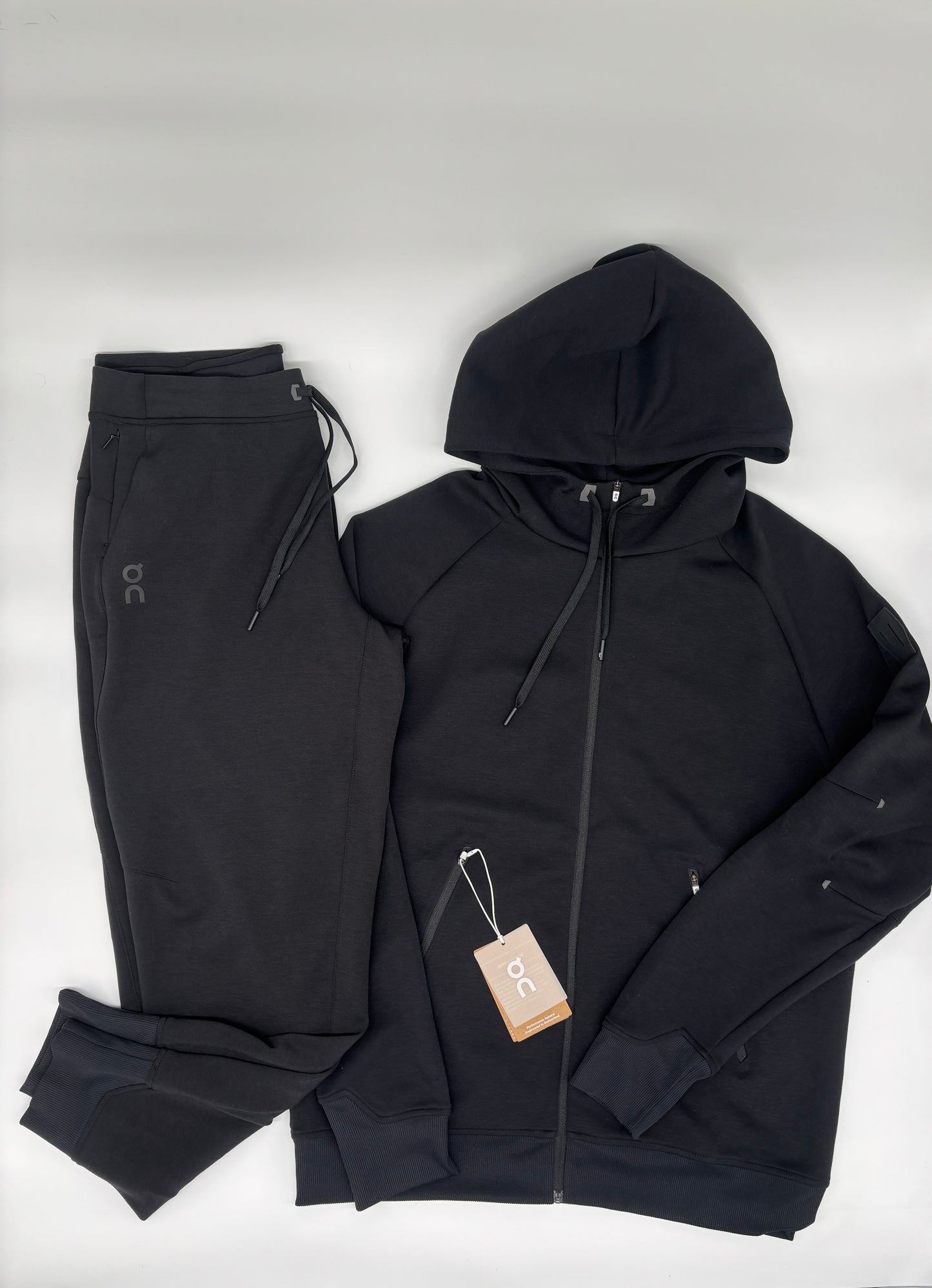 ON RUNNING TRACKSUIT