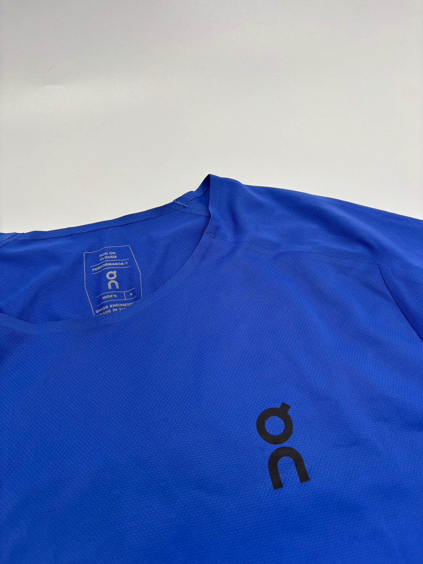 ON RUNNING T-SHIRT