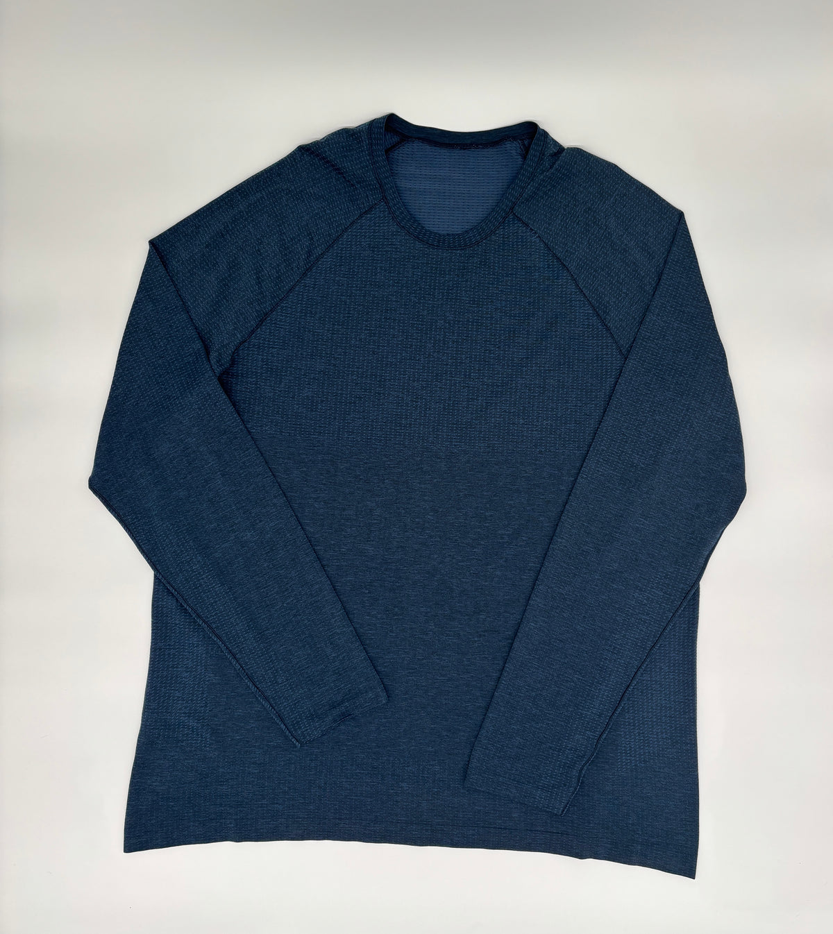 LULULEMON LONG SLEEVED T-SHIRT
