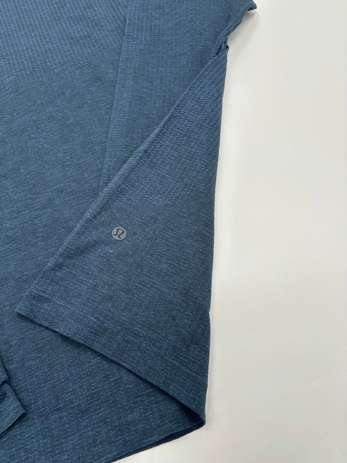 LULULEMON LONG SLEEVED SHIRT