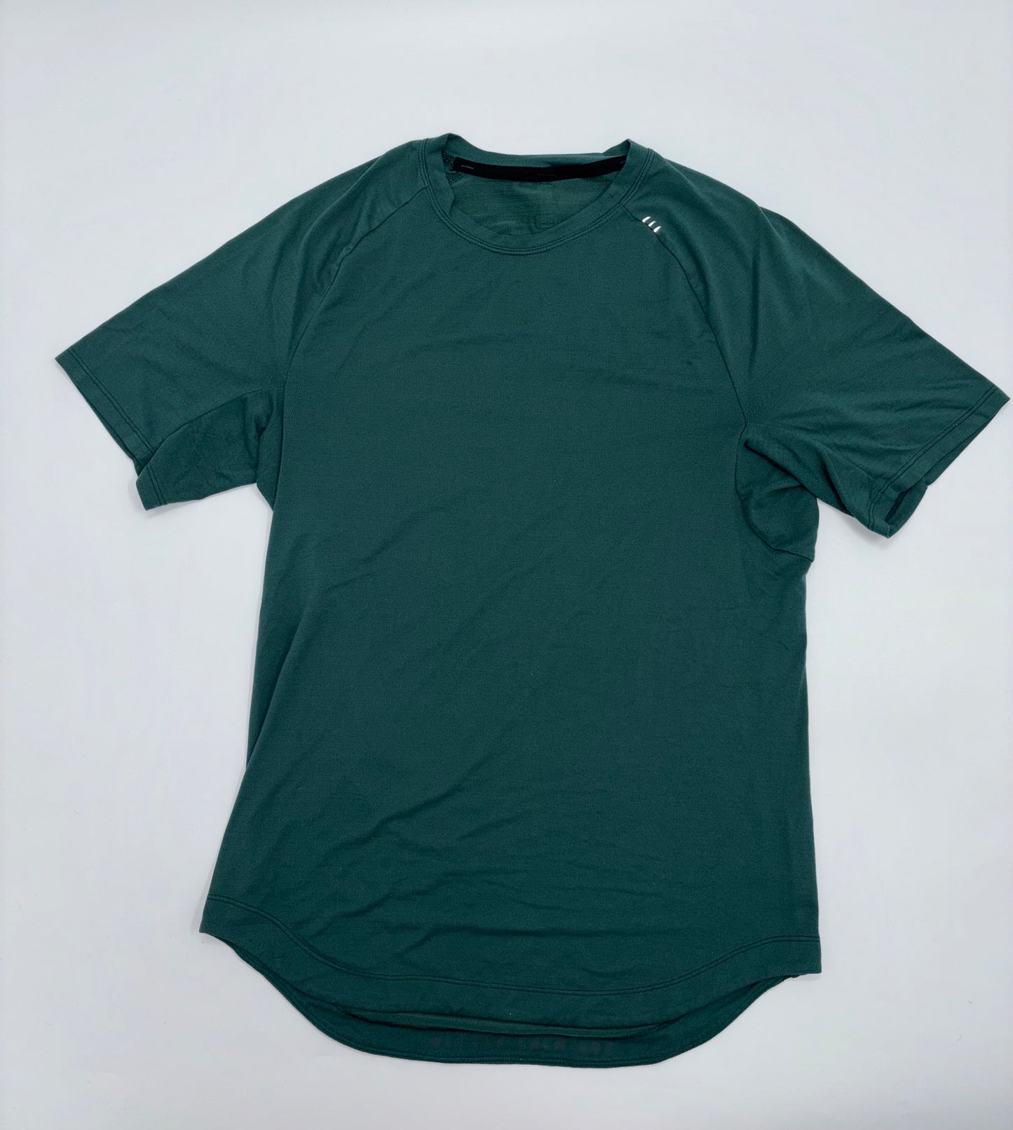 LULULEMON T-SHIRT