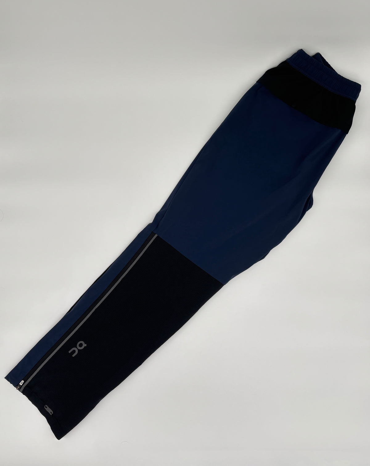 ON RUNNING TRACK PANTS