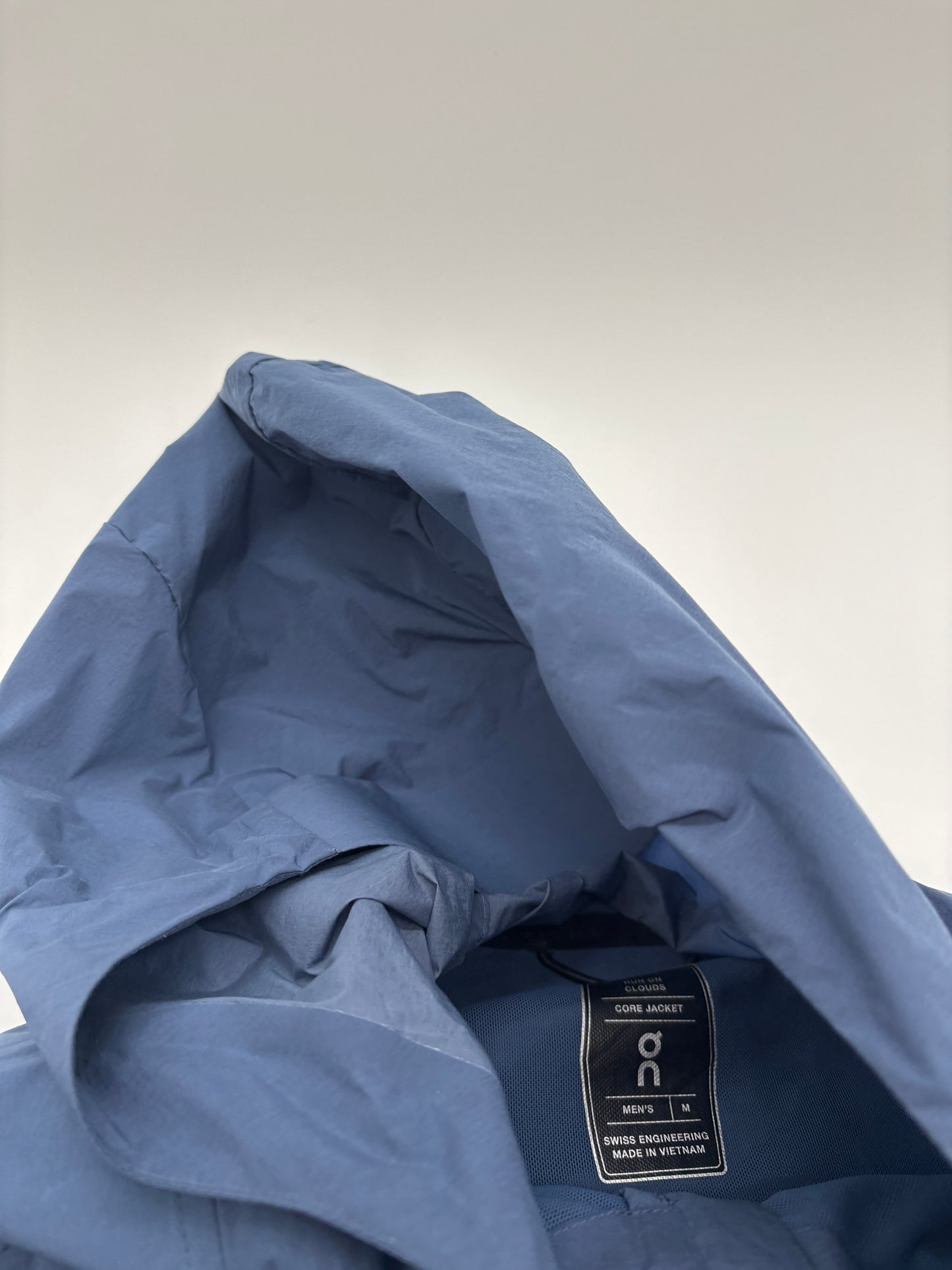 ON RUNNING JACKET