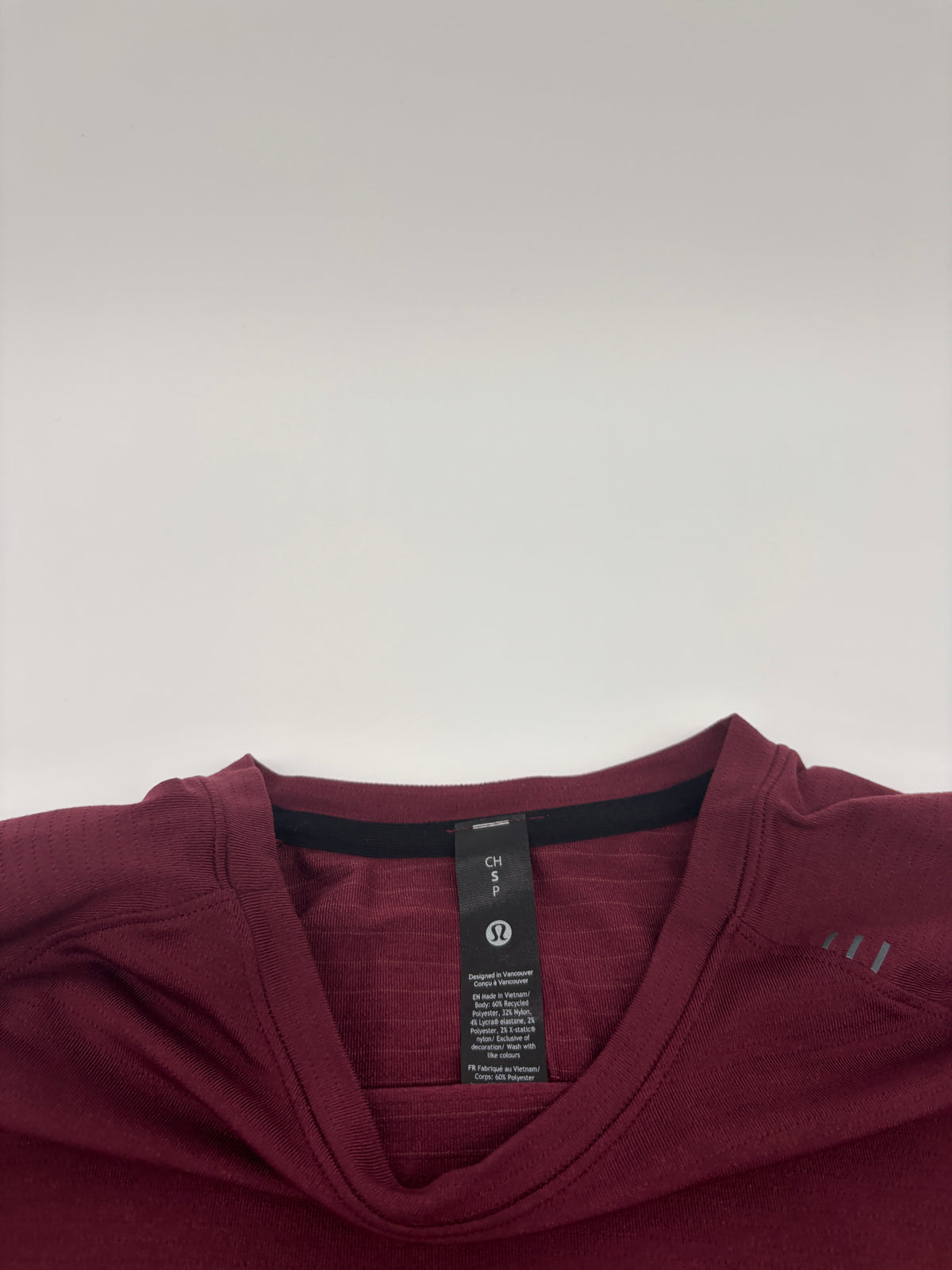 LULULEMON T-SHIRT