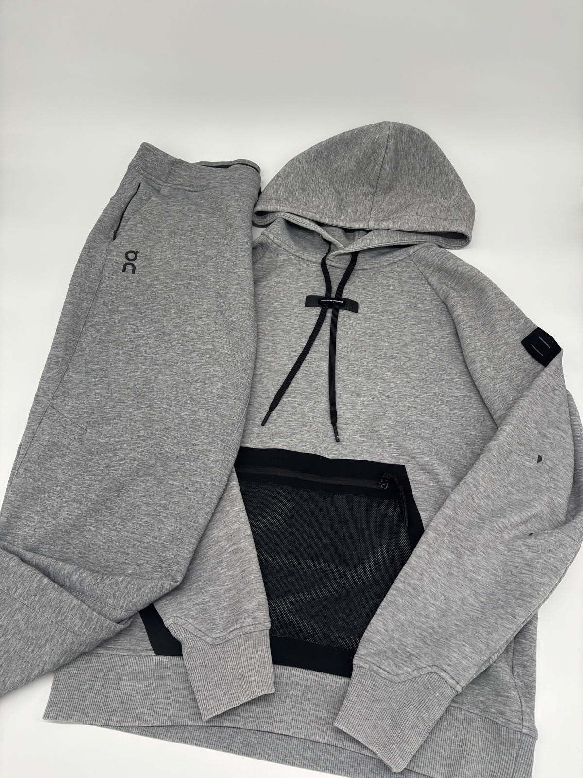 ON RUNNING TRACKSUIT