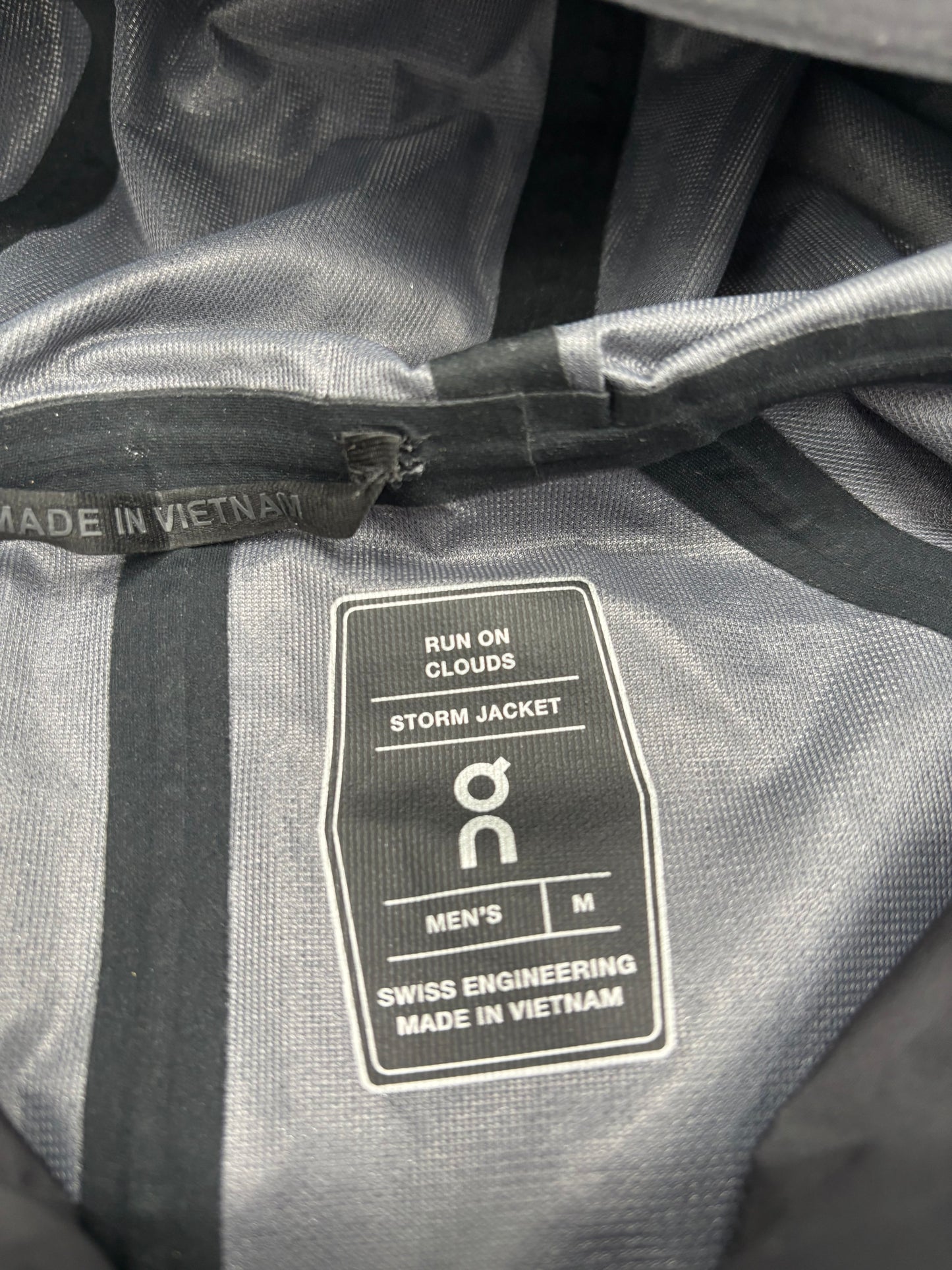 ON RUNNING STORM JACKET