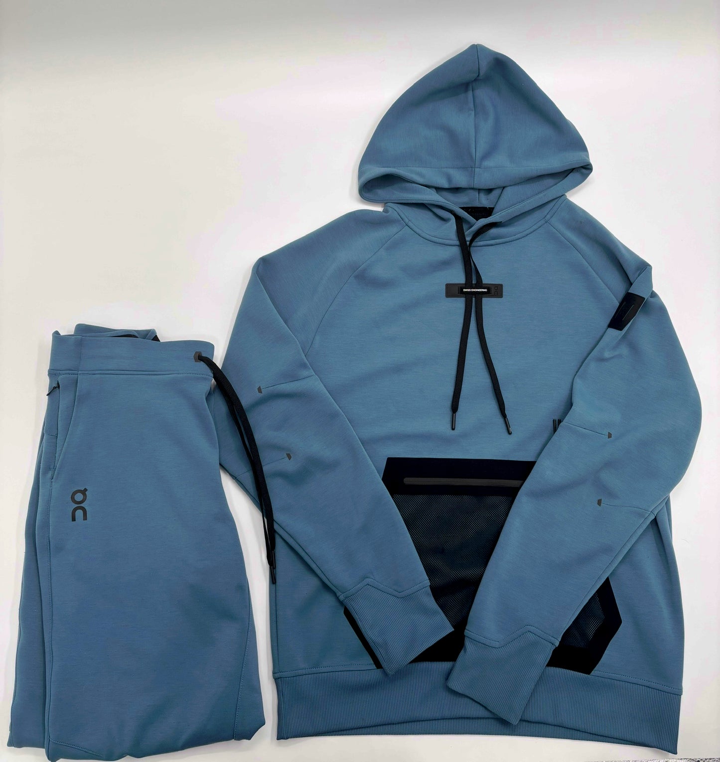 ON RUNNING TRACKSUIT