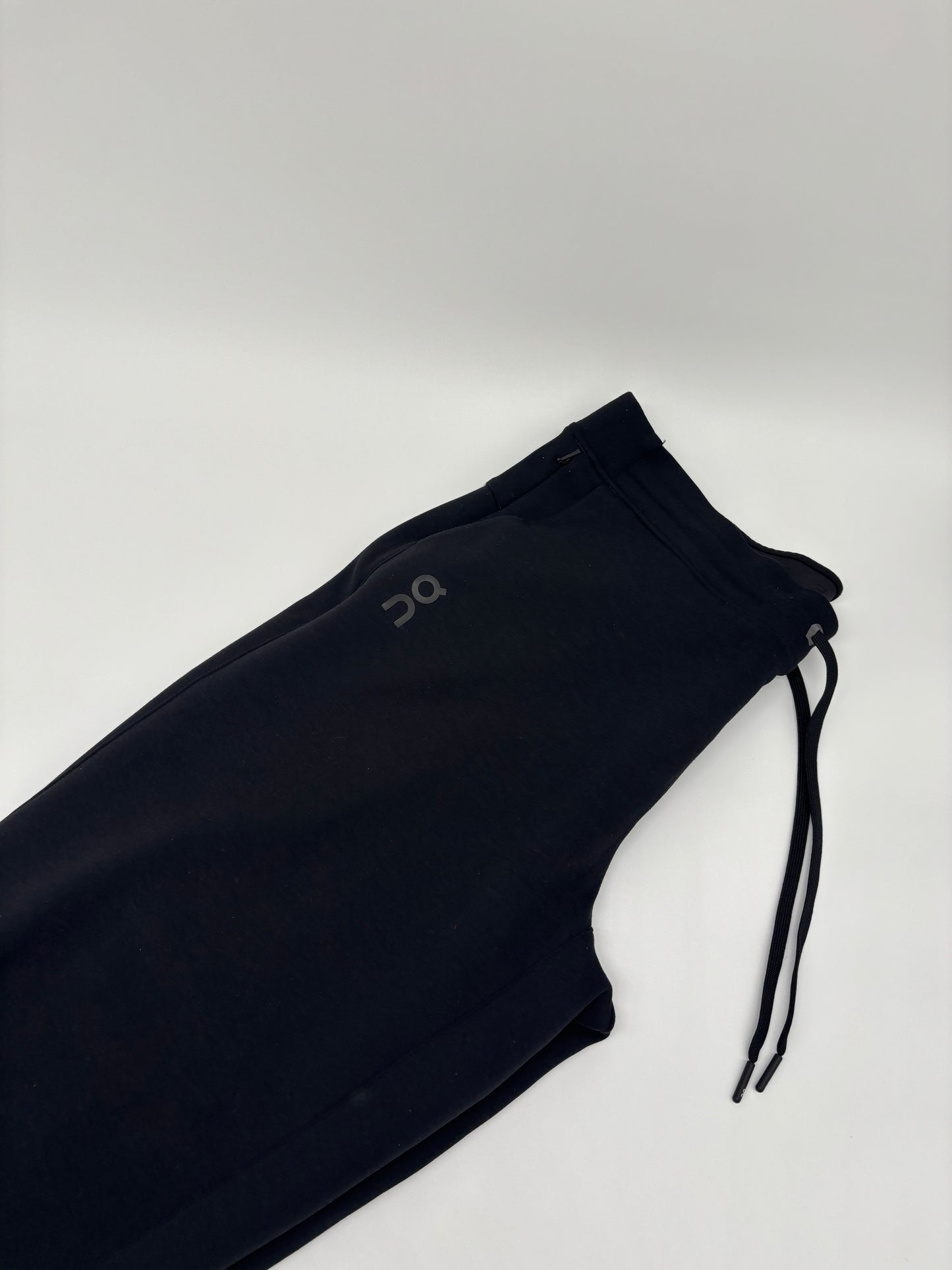 ON RUNNING SWEATPANTS