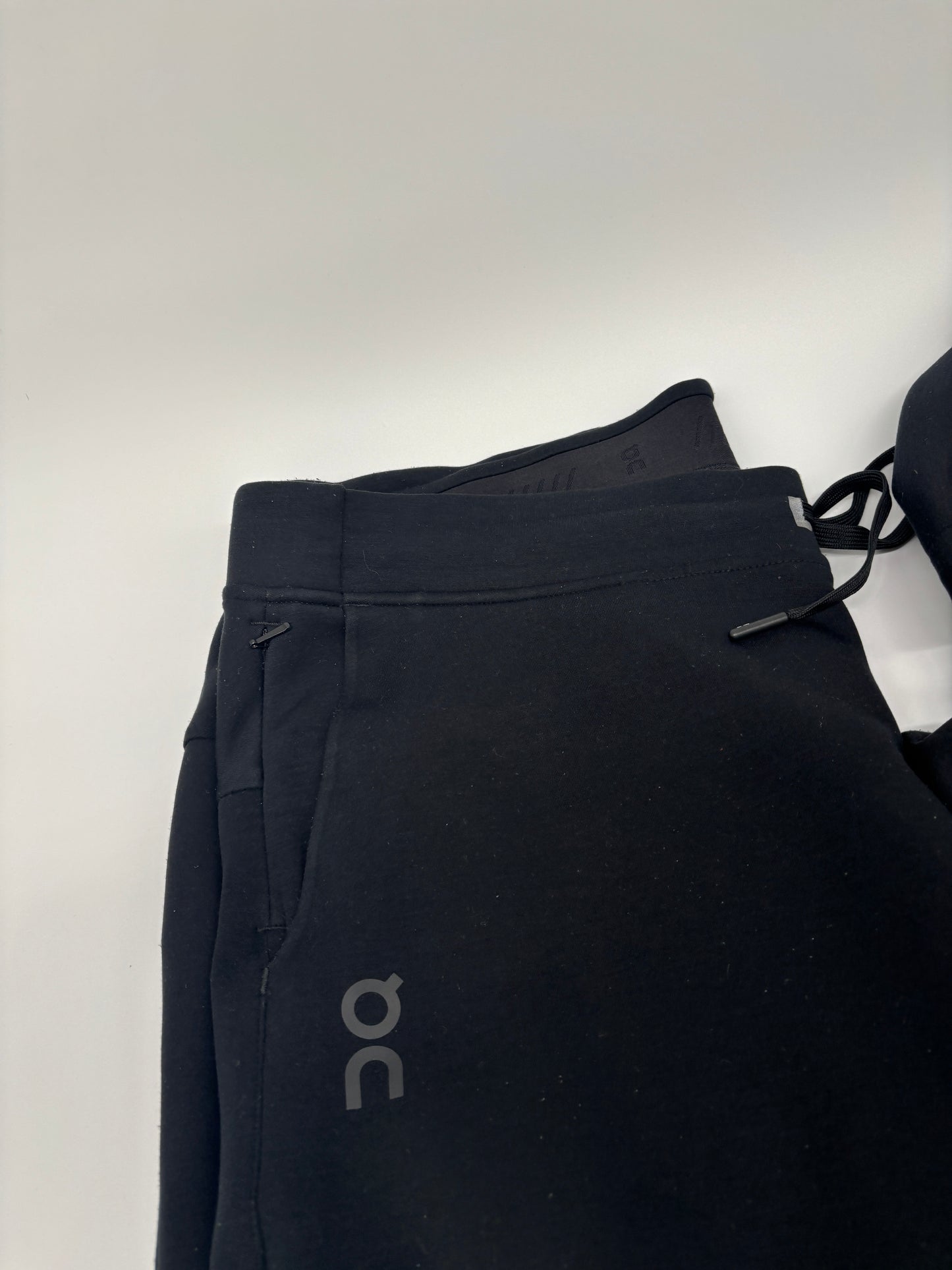 ON RUNNING TRACKSUIT