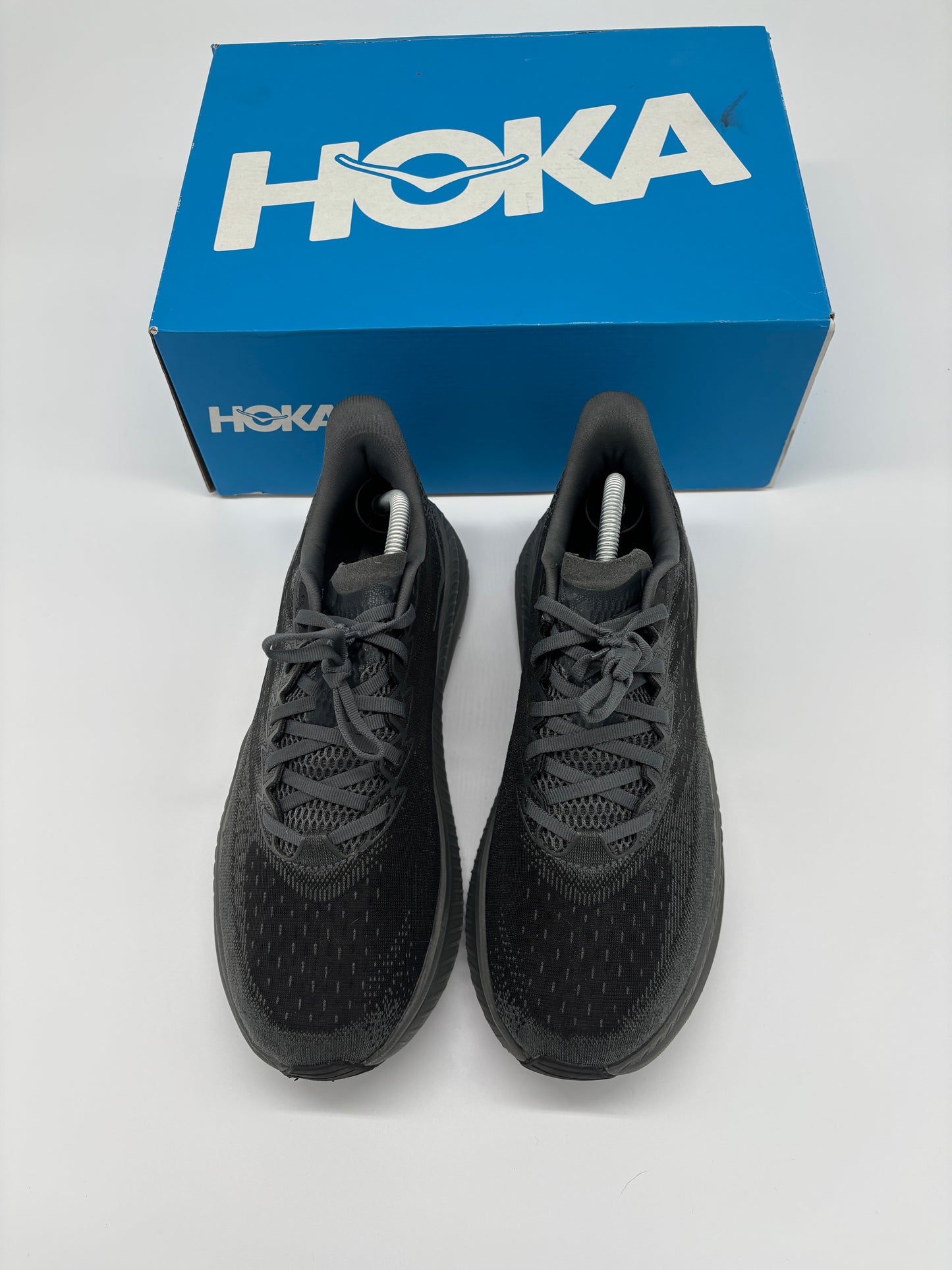 HOKA TRAINERS