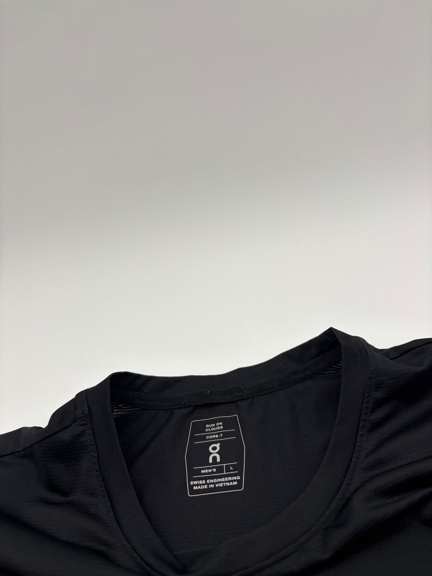 ON RUNNING T-SHIRT