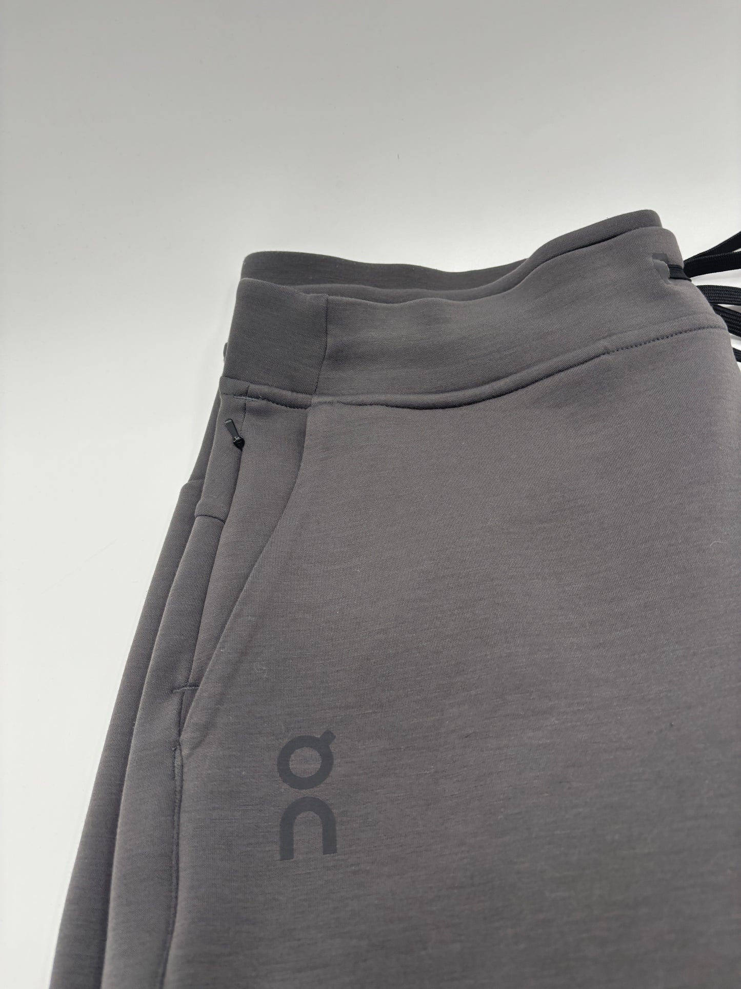 ON RUNNING TRACKSUIT