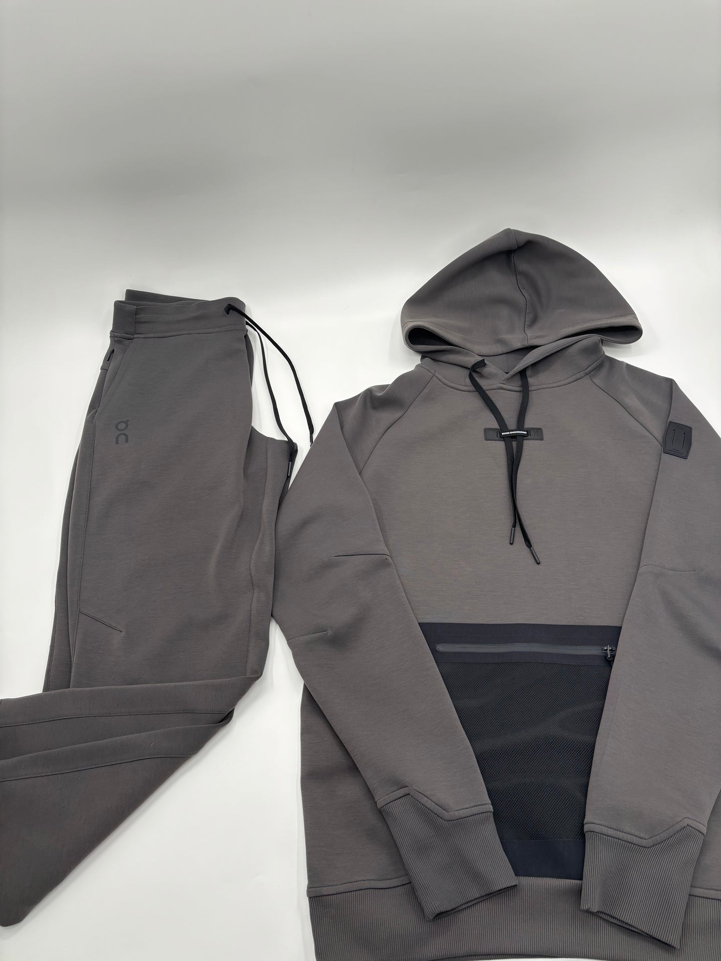 ON RUNNING TRACKSUIT