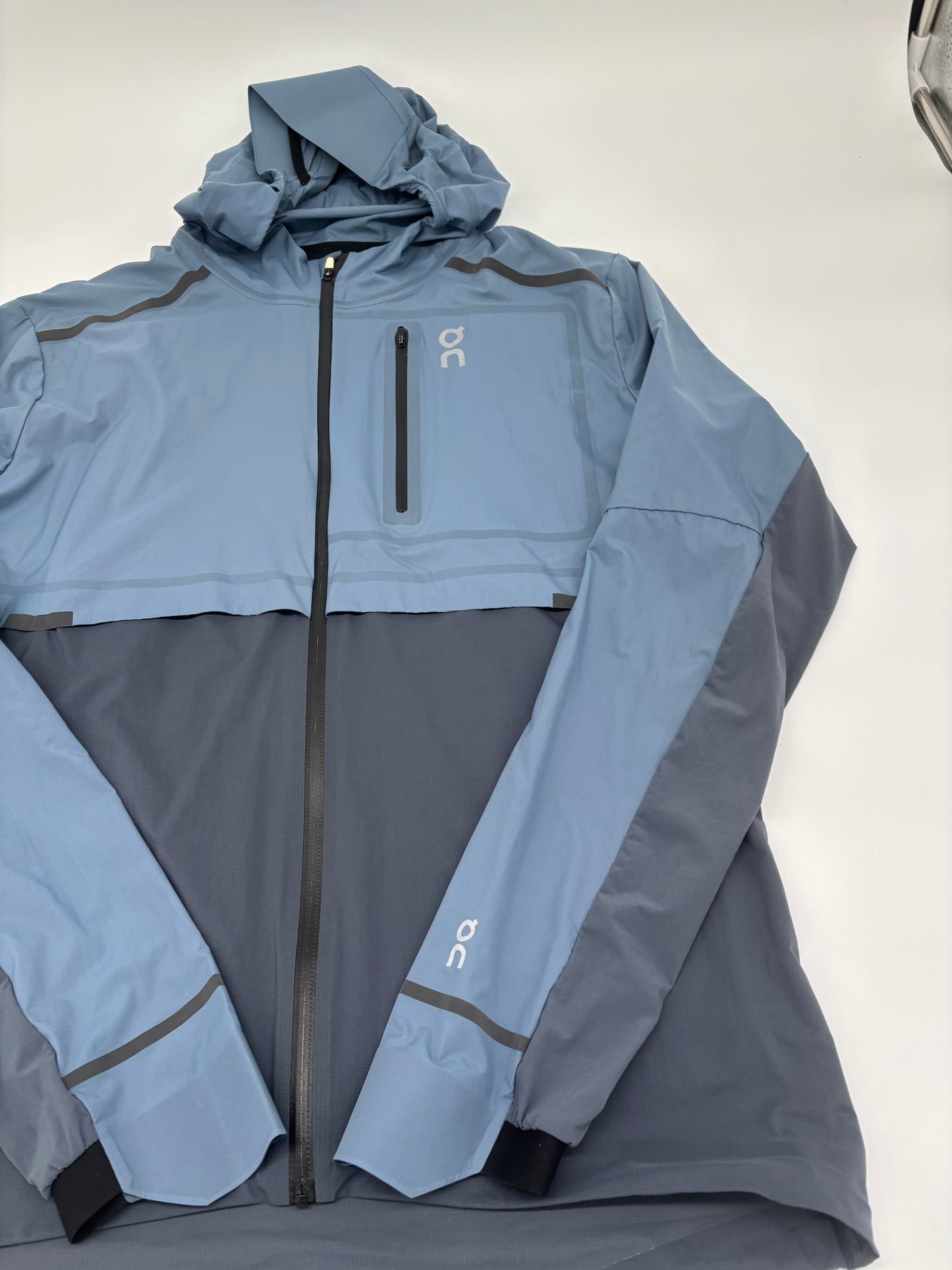 ON RUNNING JACKET
