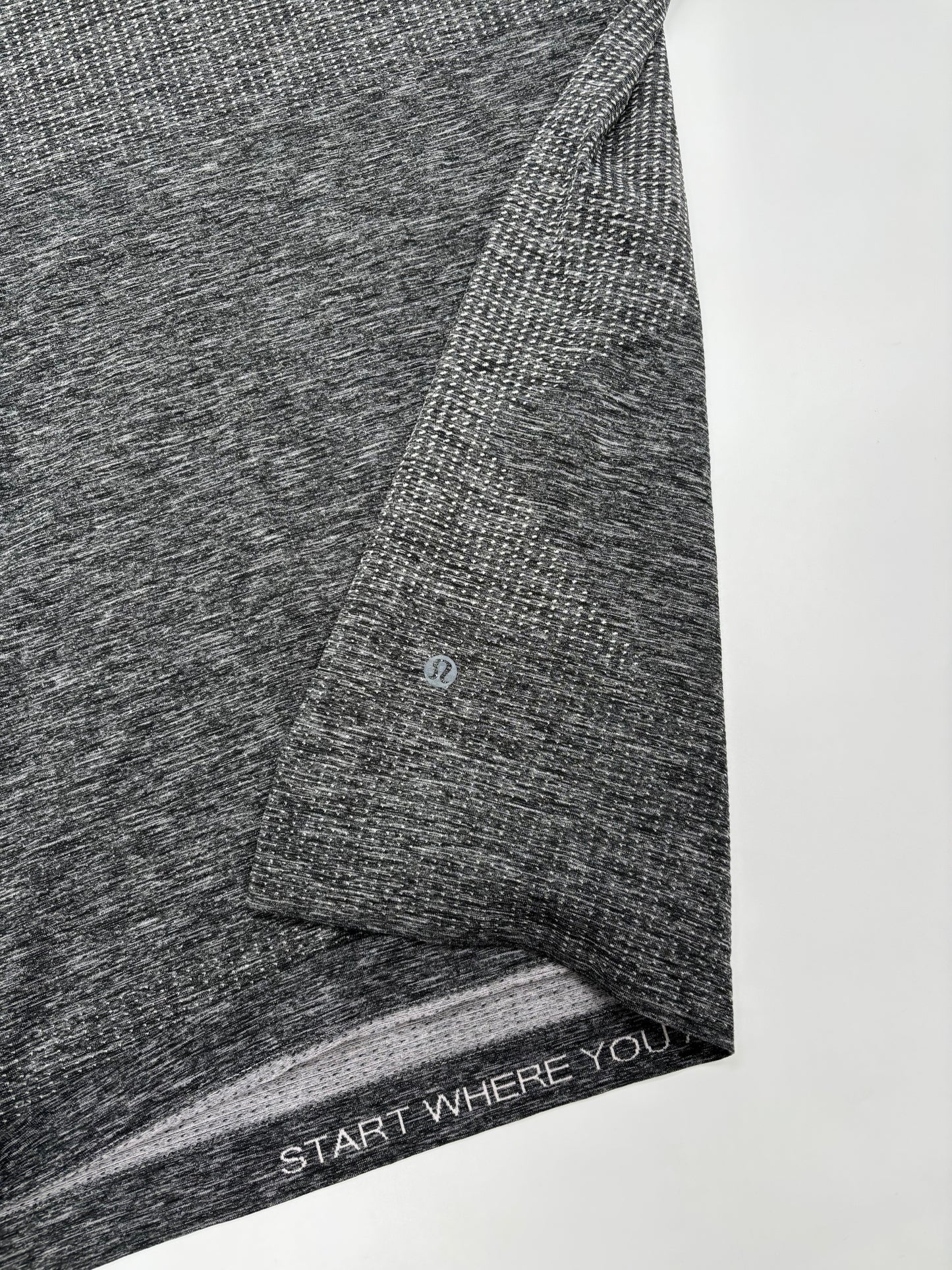 LULULEMON T-SHIRT