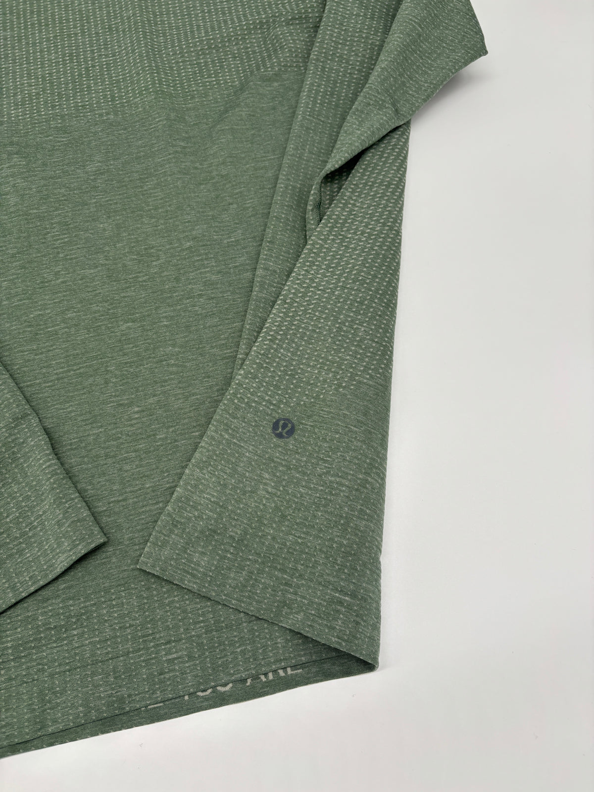 LULULEMON LONG SLEEVED T-SHIRT