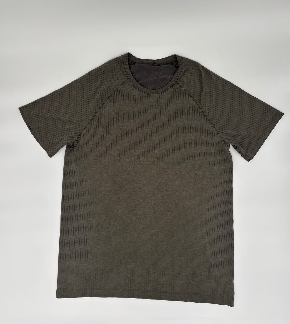 LULULEMON T-SHIRT