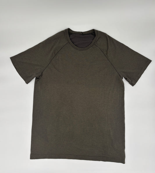 LULULEMON T-SHIRT