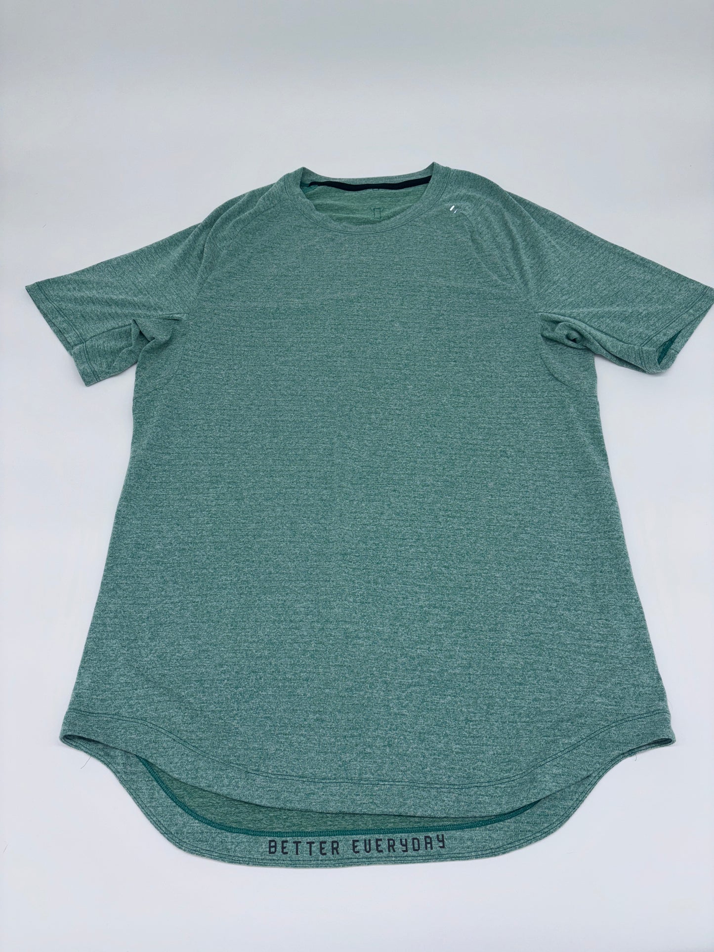 LULULEMON T-SHIRT