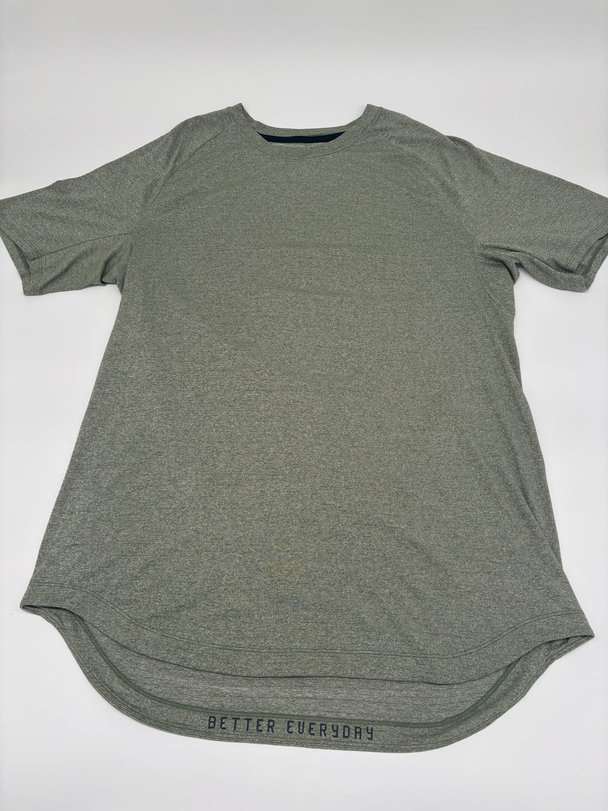 LULULEMON T-SHIRT