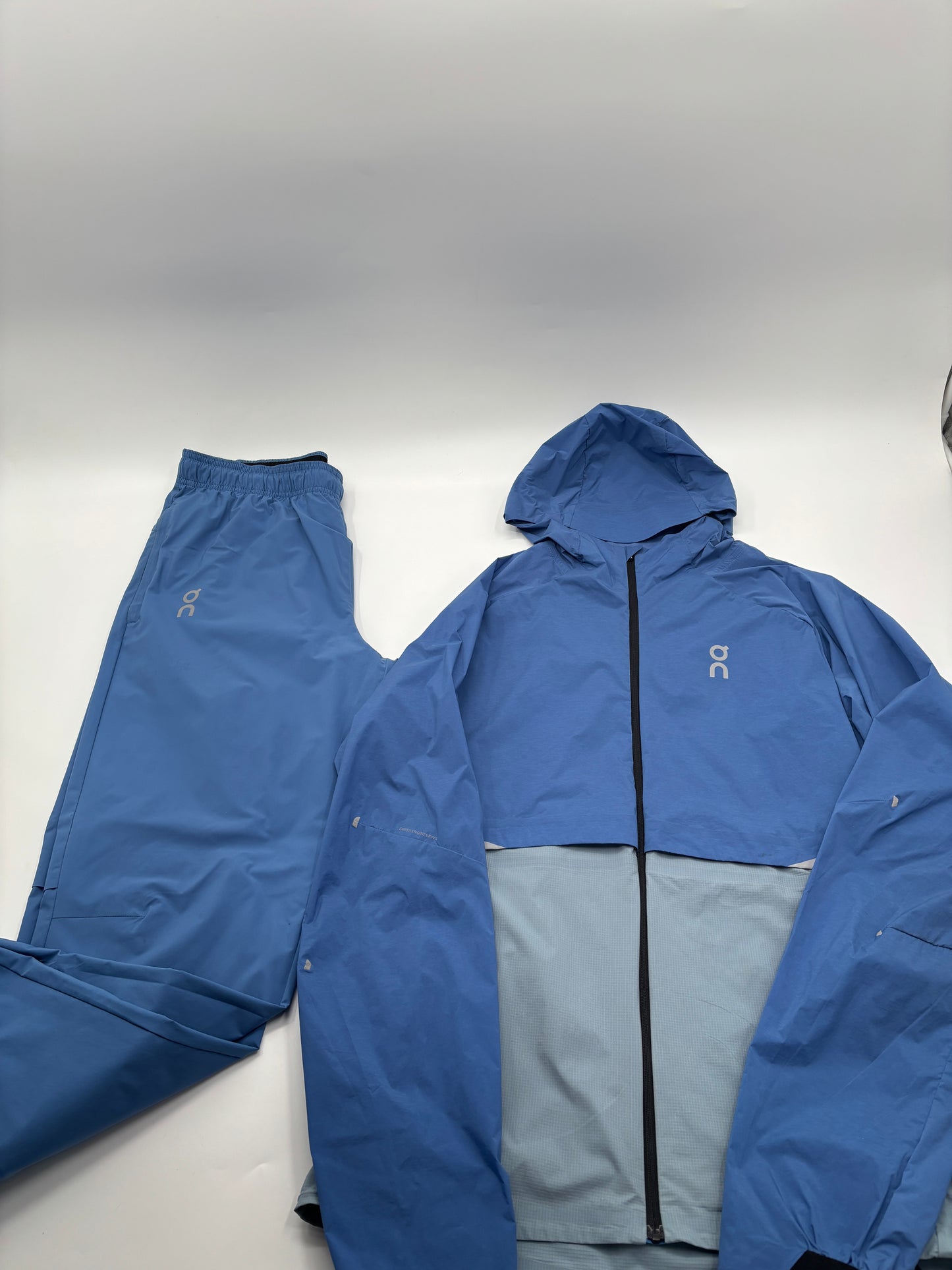 ON RUNNING TRACKSUIT