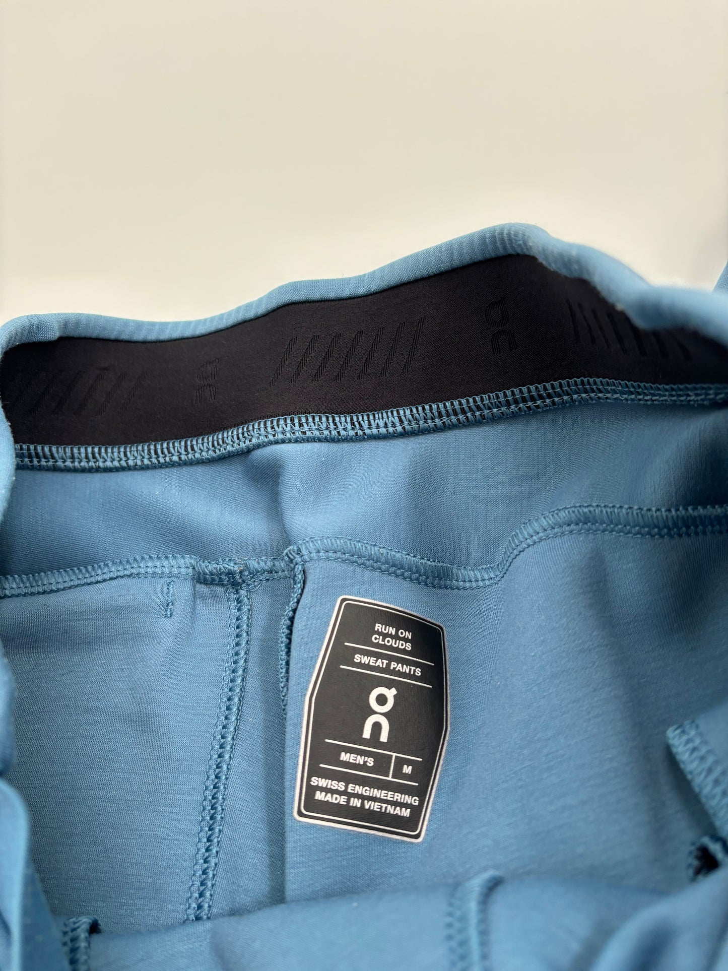 ON RUNNING TRACKSUIT