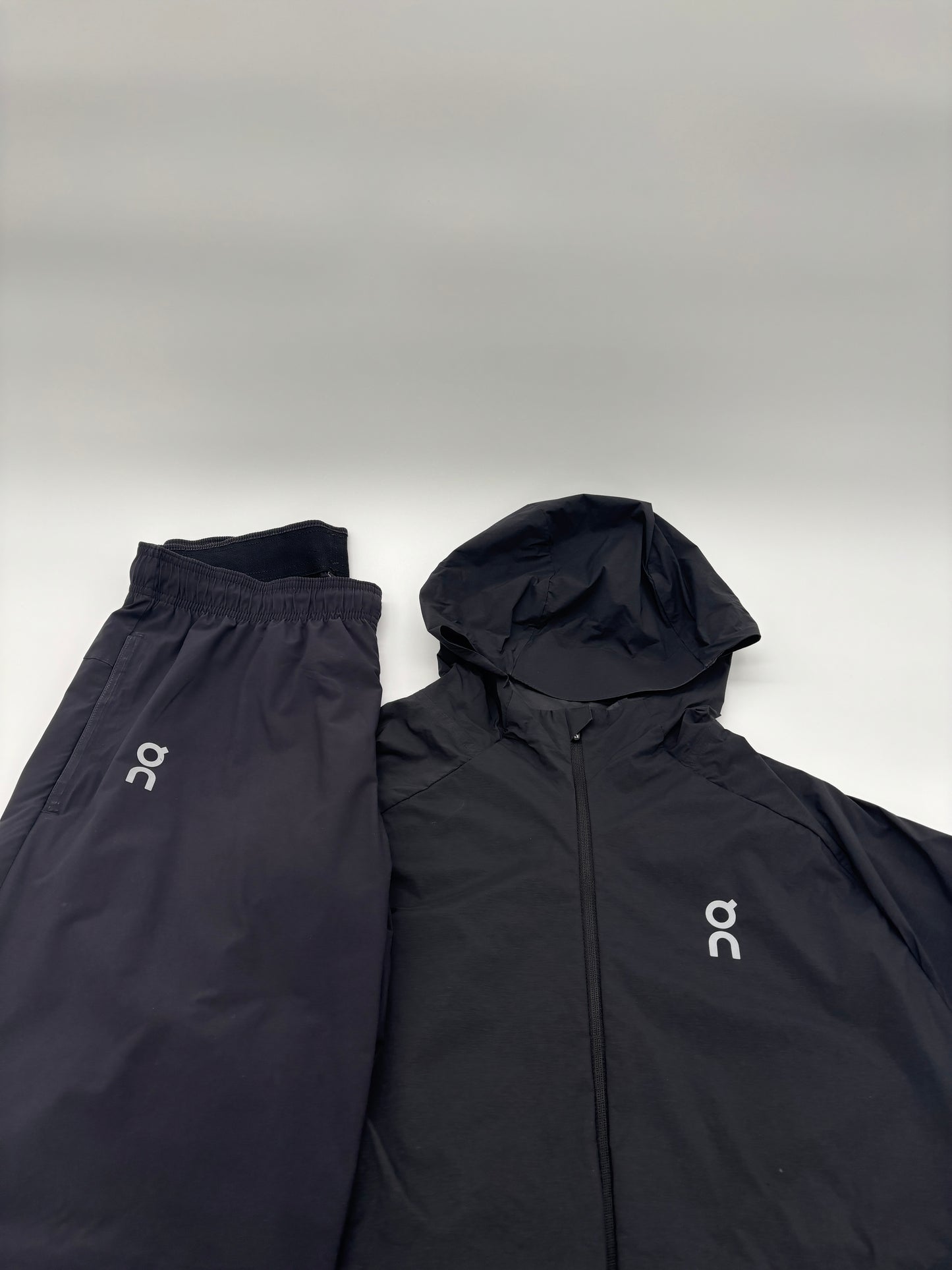 ON RUNNING TRACKSUIT