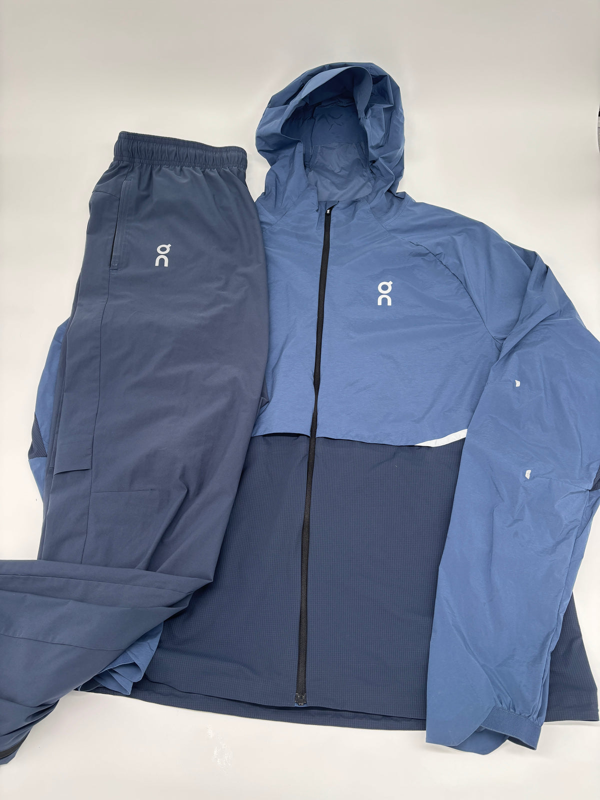 ON RUNNING TRACKSUIT