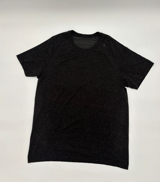 LULULEMON T-SHIRT
