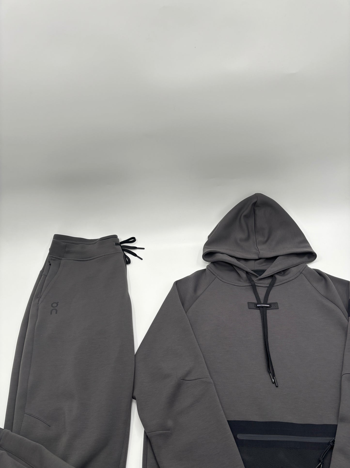 ON RUNNING TRACKSUIT