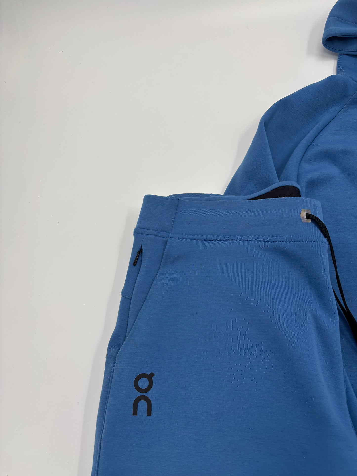 ON RUNNING TRACKSUIT