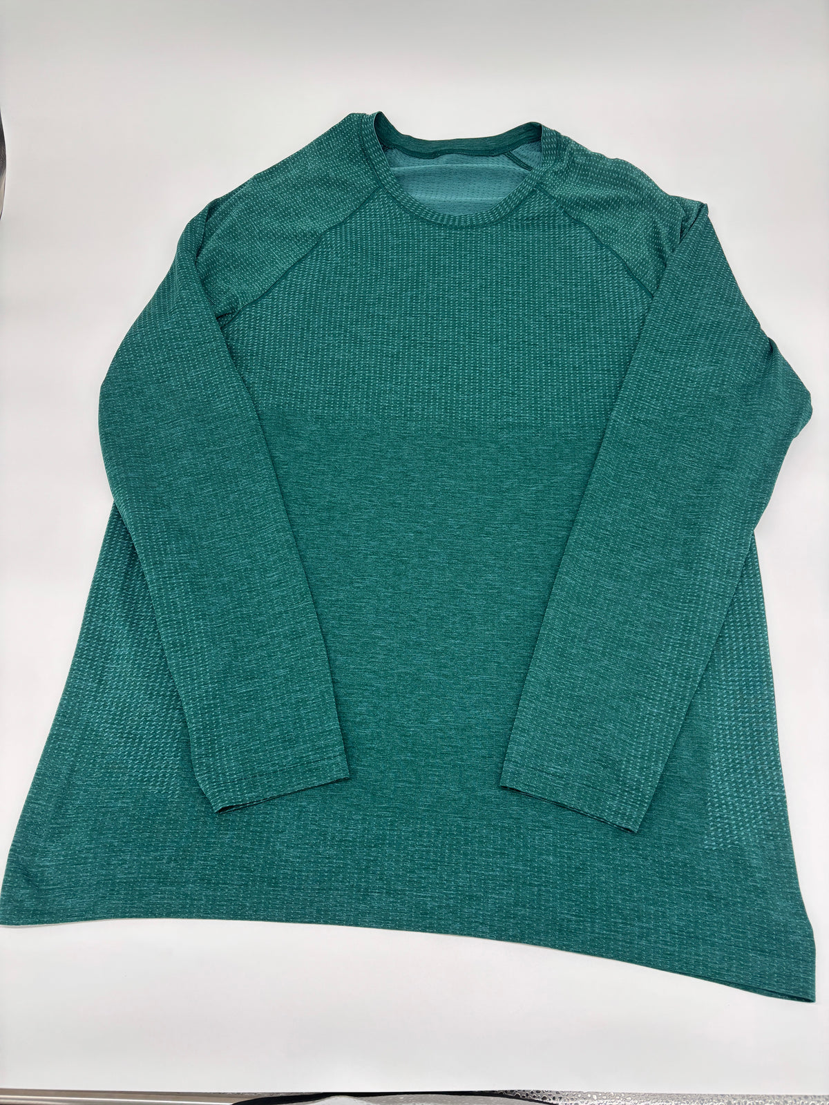 LULULEMON LONG SLEEVED T-SHIRT