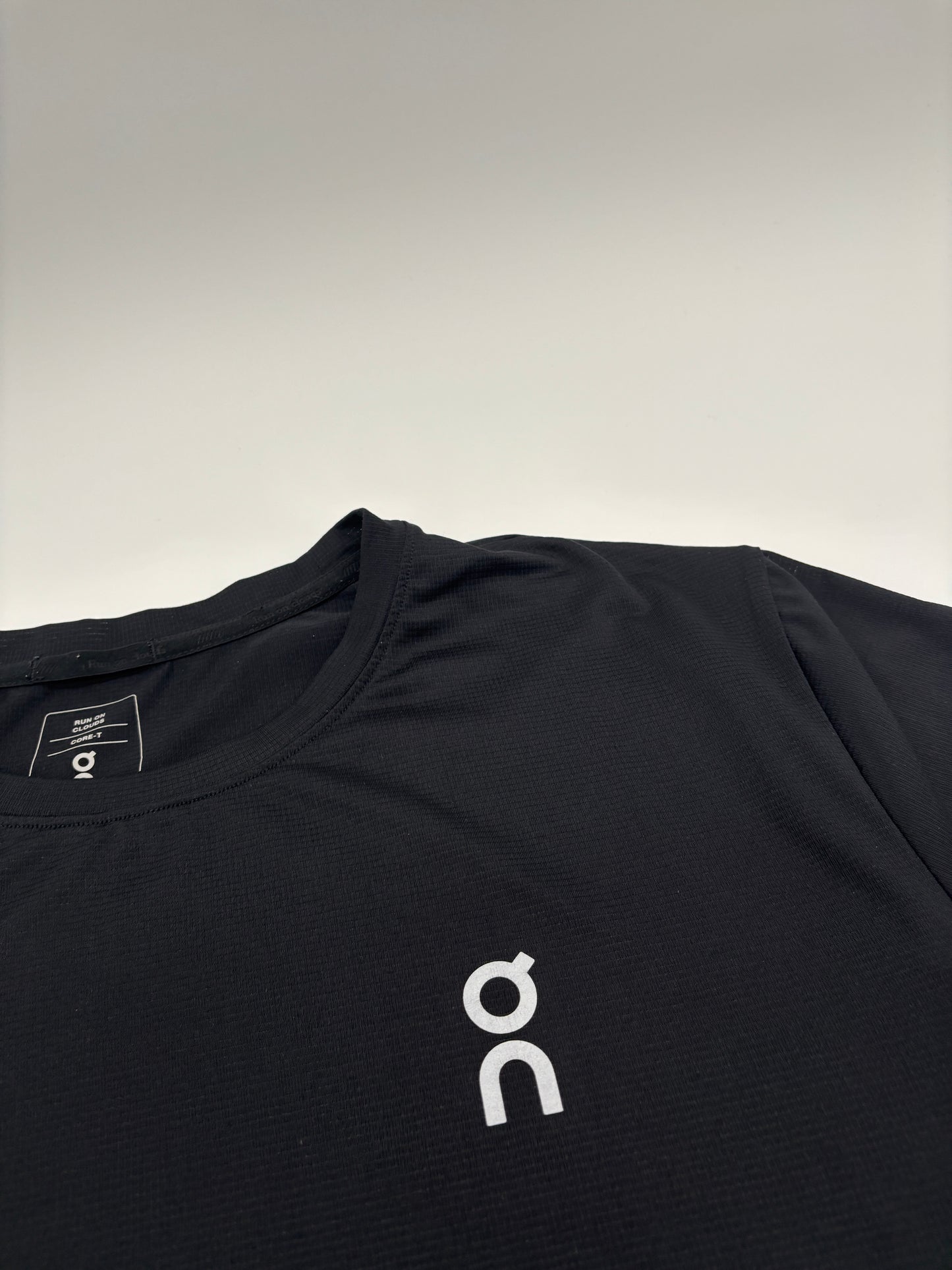 ON RUNNING T-SHIRT