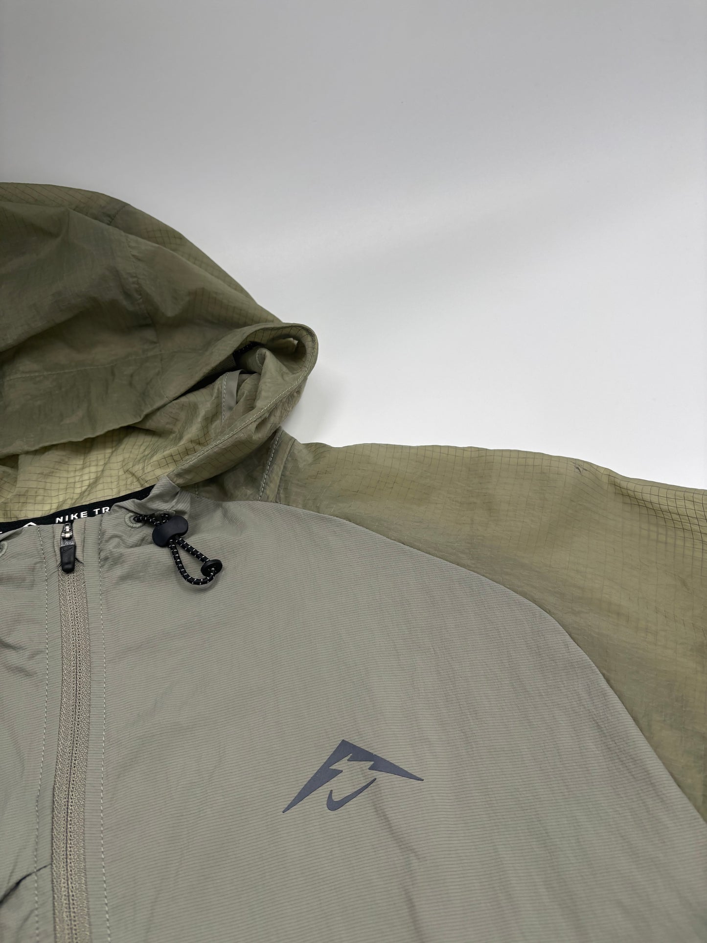 NIKE TRAIL JACKET