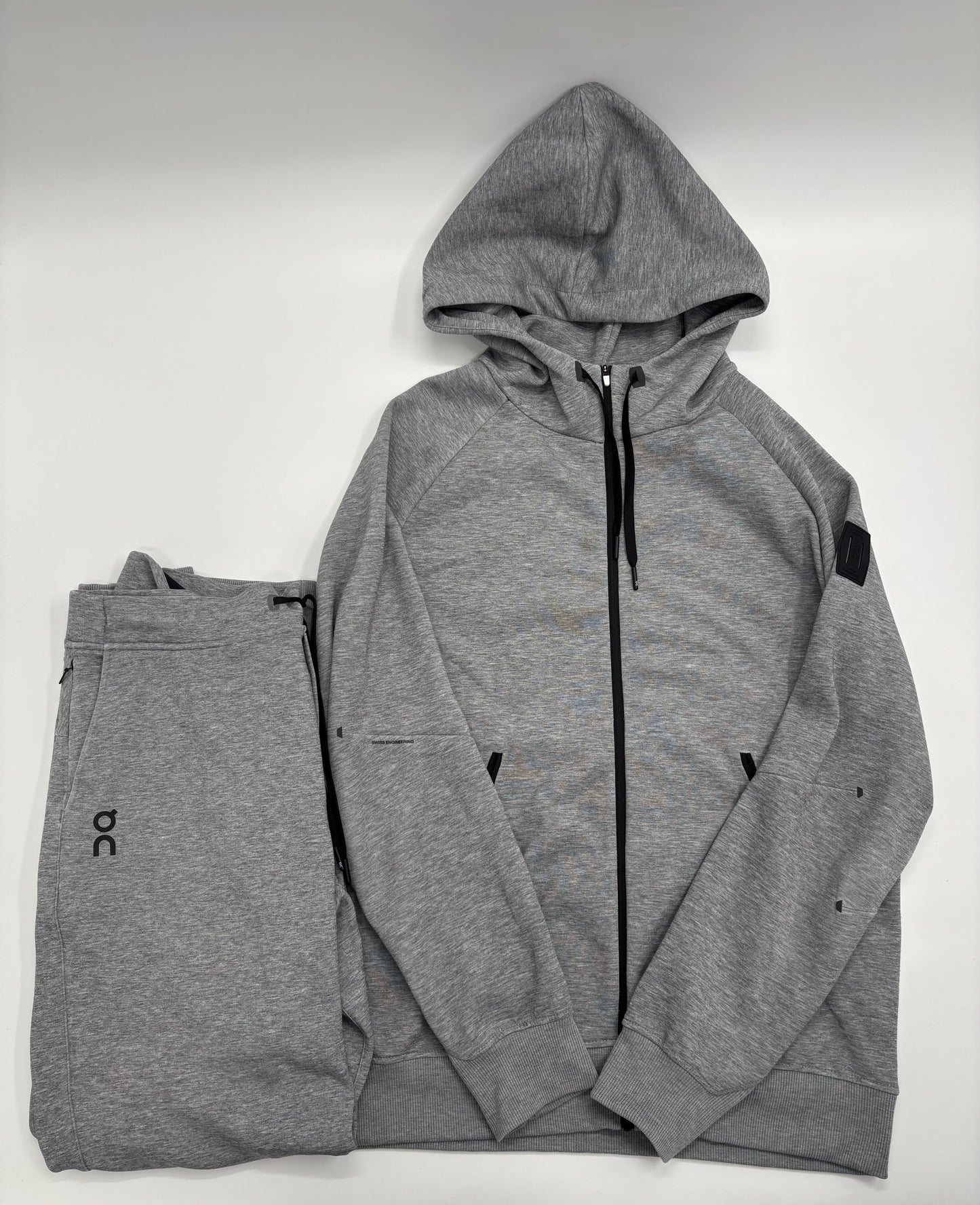 ON RUNNING TRACKSUIT