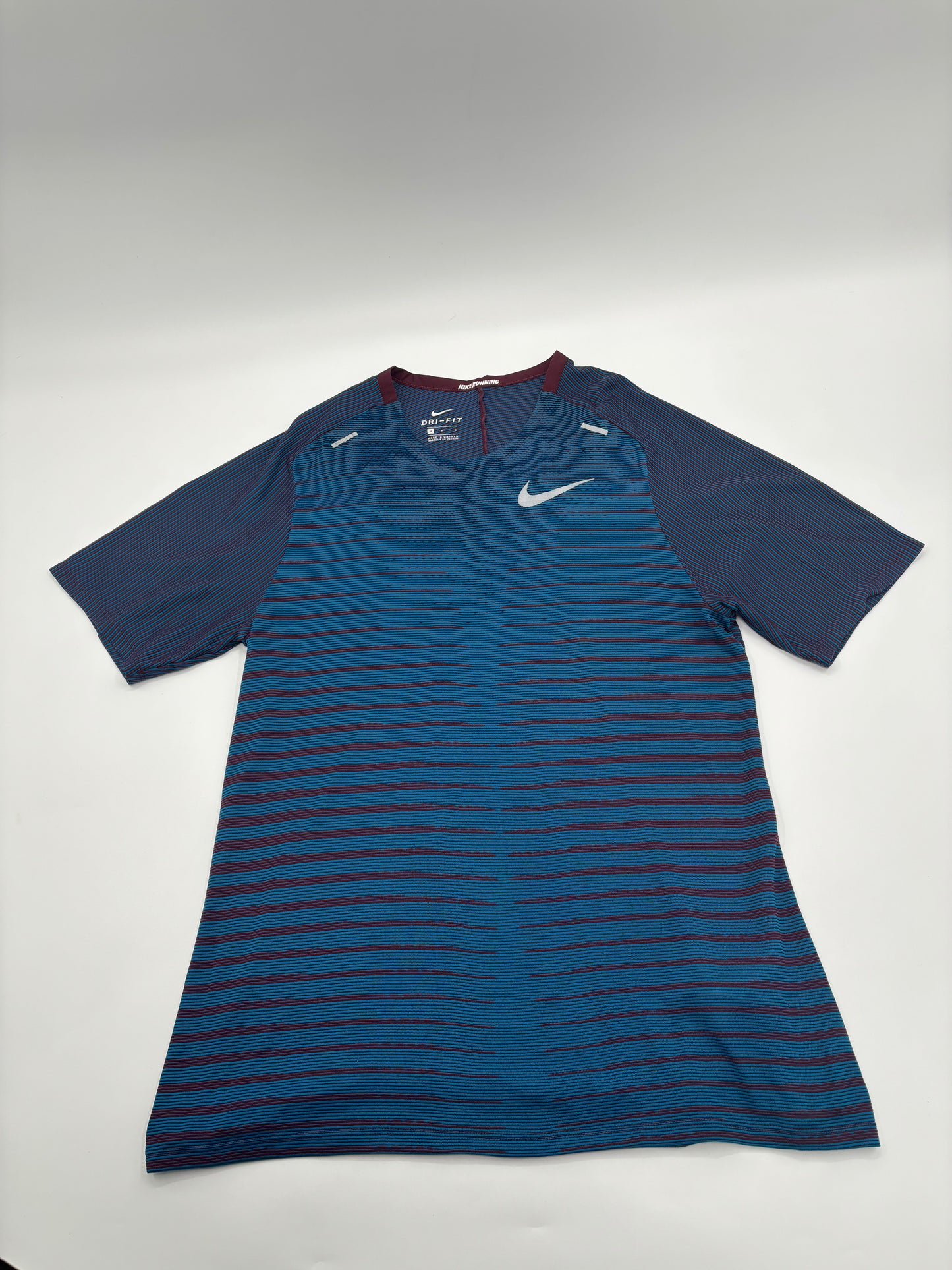 NIKE T-SHIRT