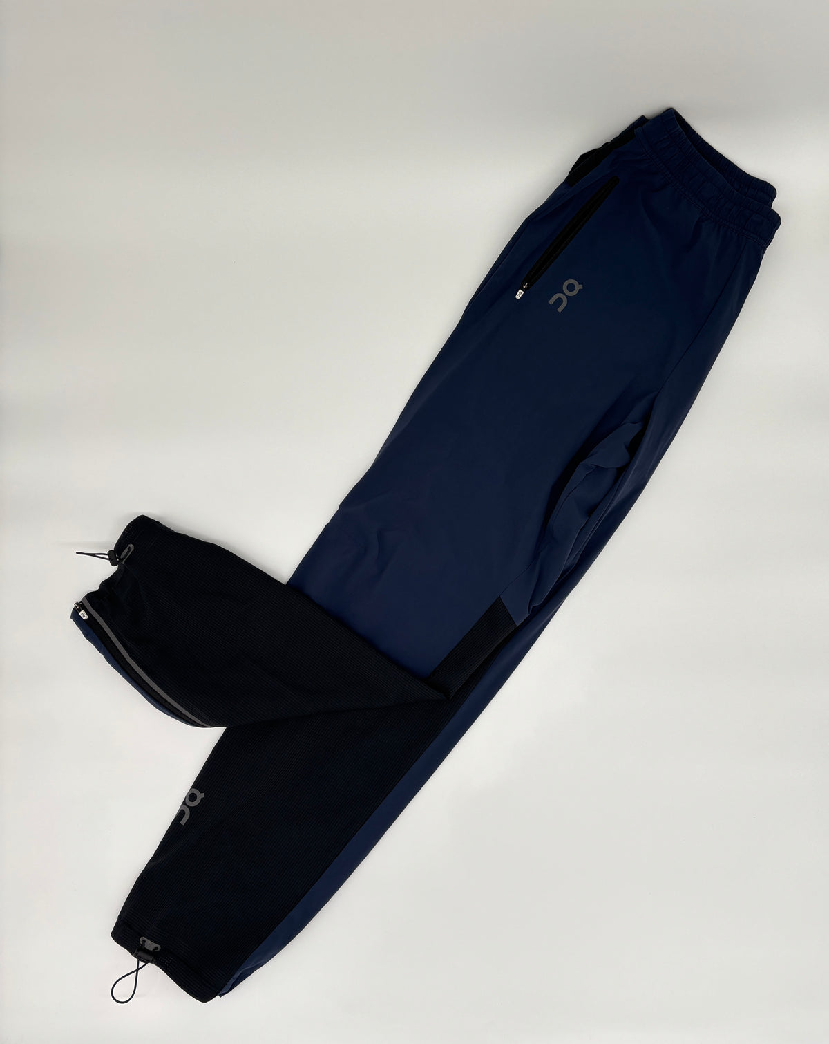 ON RUNNING TRACK PANTS
