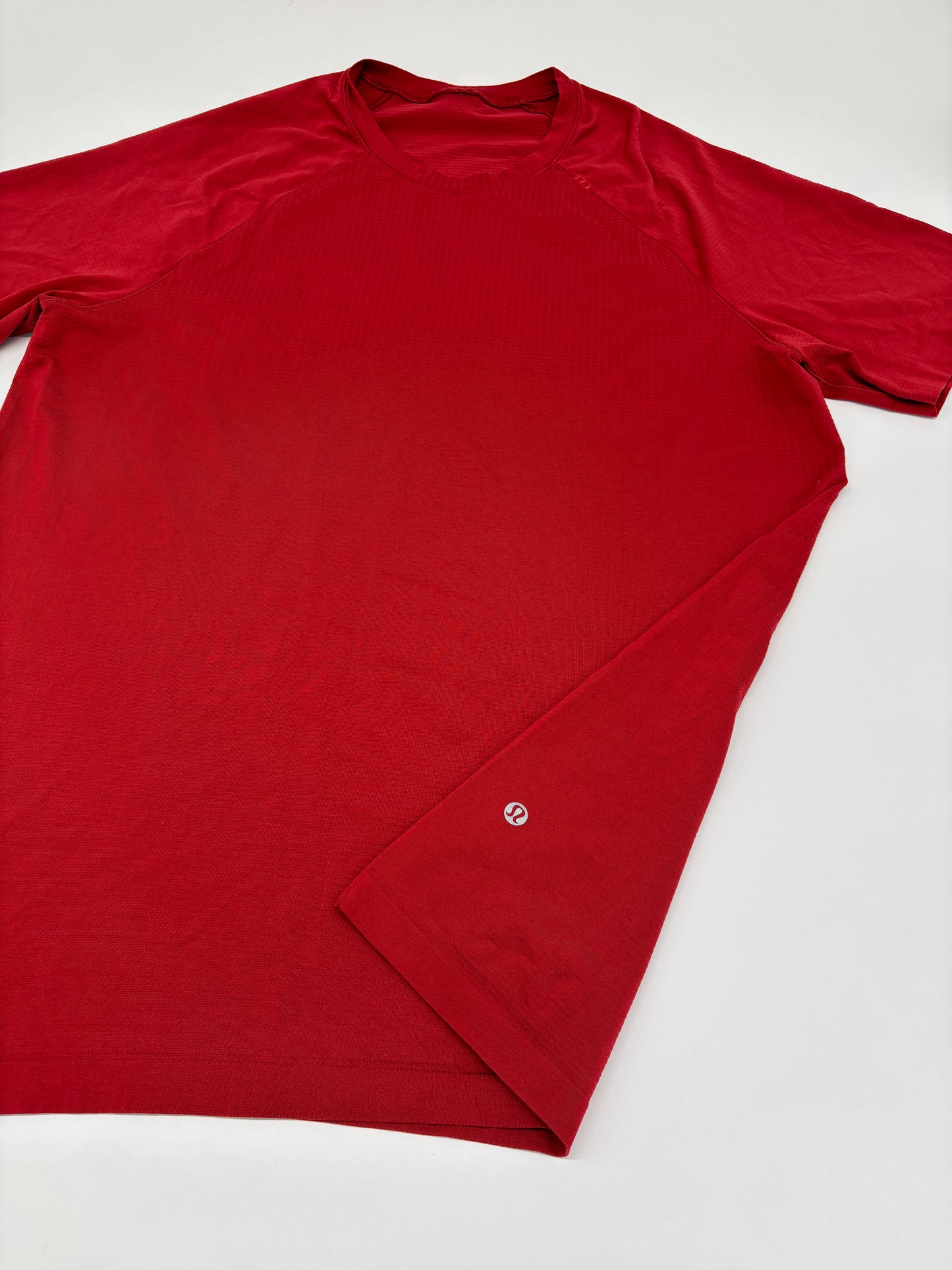 LULULEMON T-SHIRT
