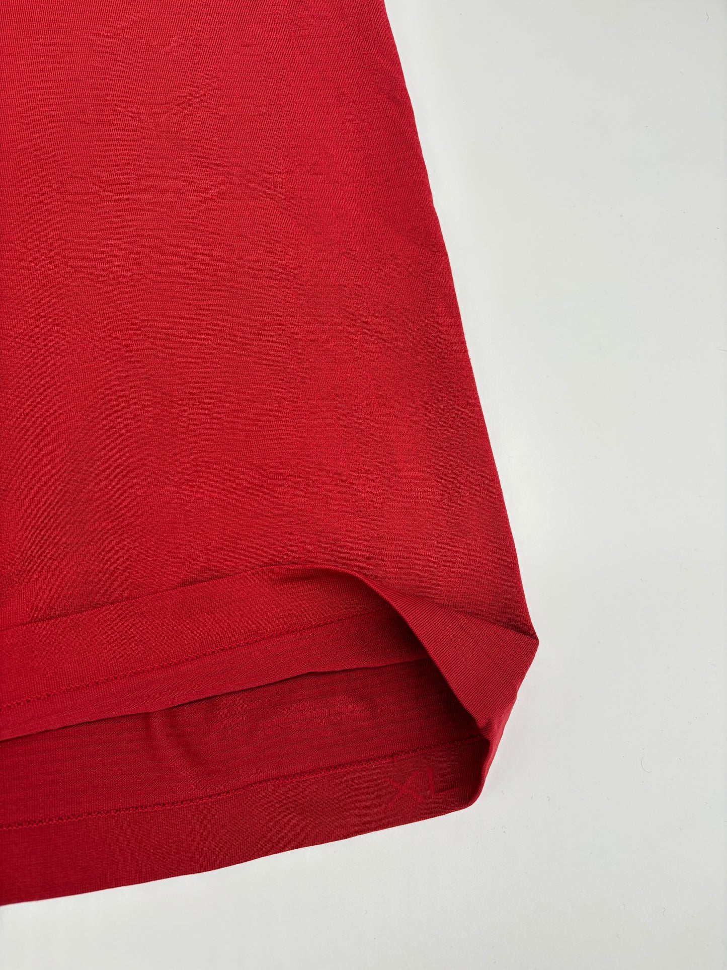 LULULEMON T-SHIRT