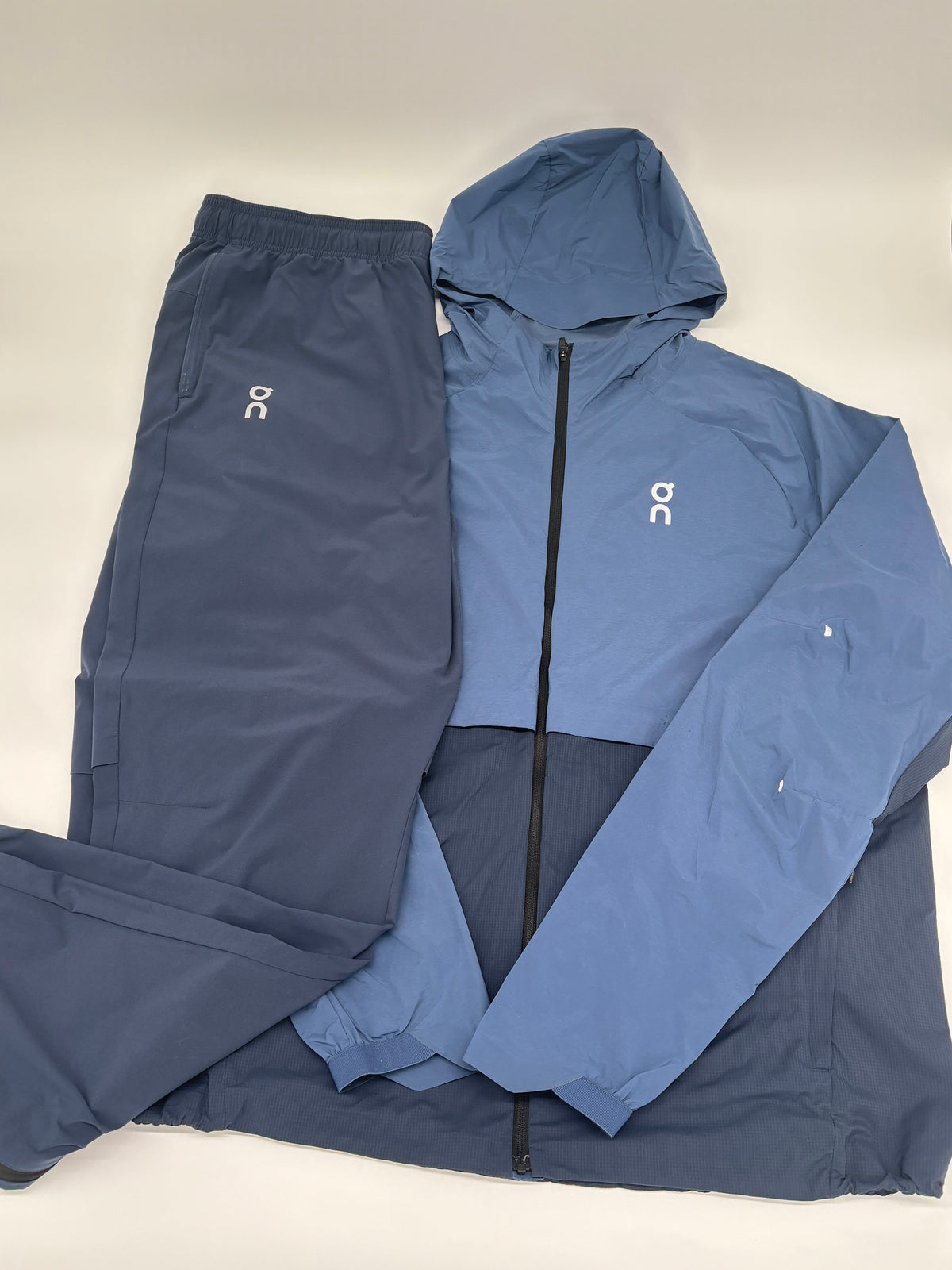 ON RUNNING TRACKSUIT